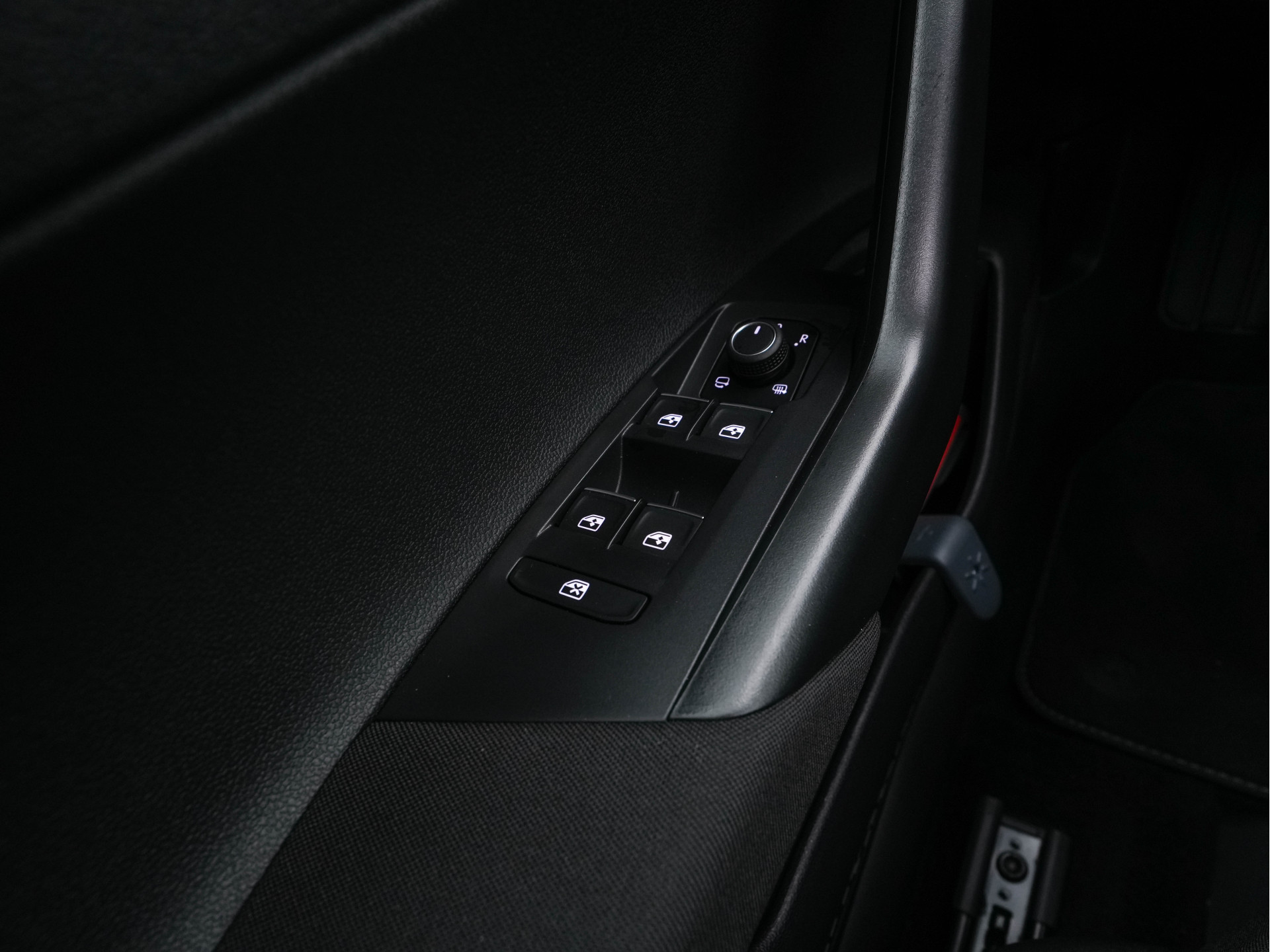 Volkswagen Taigo 1.5 TSI R-Line Aut. *PANO | ADAPTIVE-CRUISE | FULL-LED | BLINDSPOT | HEATED-SPORTSEATS | DIGI-COCKPIT | PRIVACY-GLASS | SHIFT-PADDLES | CAMERA | KEYLESS | NAVI-FULLMAP | ECC | PDC | 18''ALU*