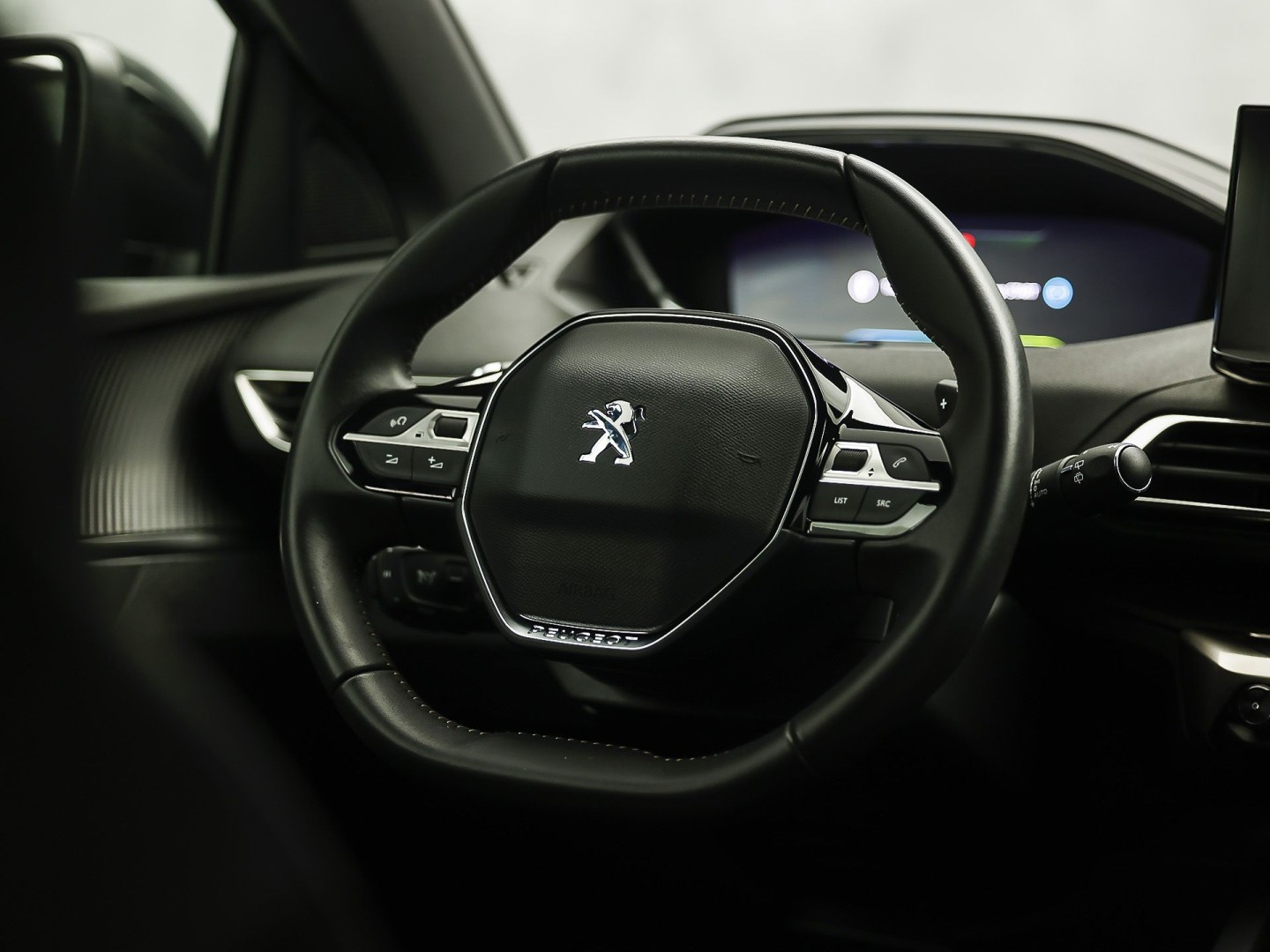 Peugeot 3008 1.6 HYbrid 225 Allure Sport 225Pk Automaat (APPLE CARPLAY, GROOT NAVI, 360 CAMERA, LEDER, SPORTSTOELEN, KEYLESS, GETINT GLAS, ZWART HEMEL, NIEUWSTAAT)