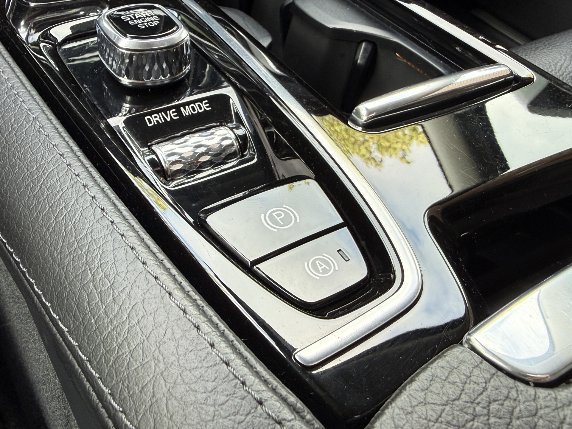 Volvo V60 2.0 T8 Twin Engine AWD Inscription | Panoramadak | 360 camera | Harman/Kardon | Adaptive cruise | Stoelverwarming