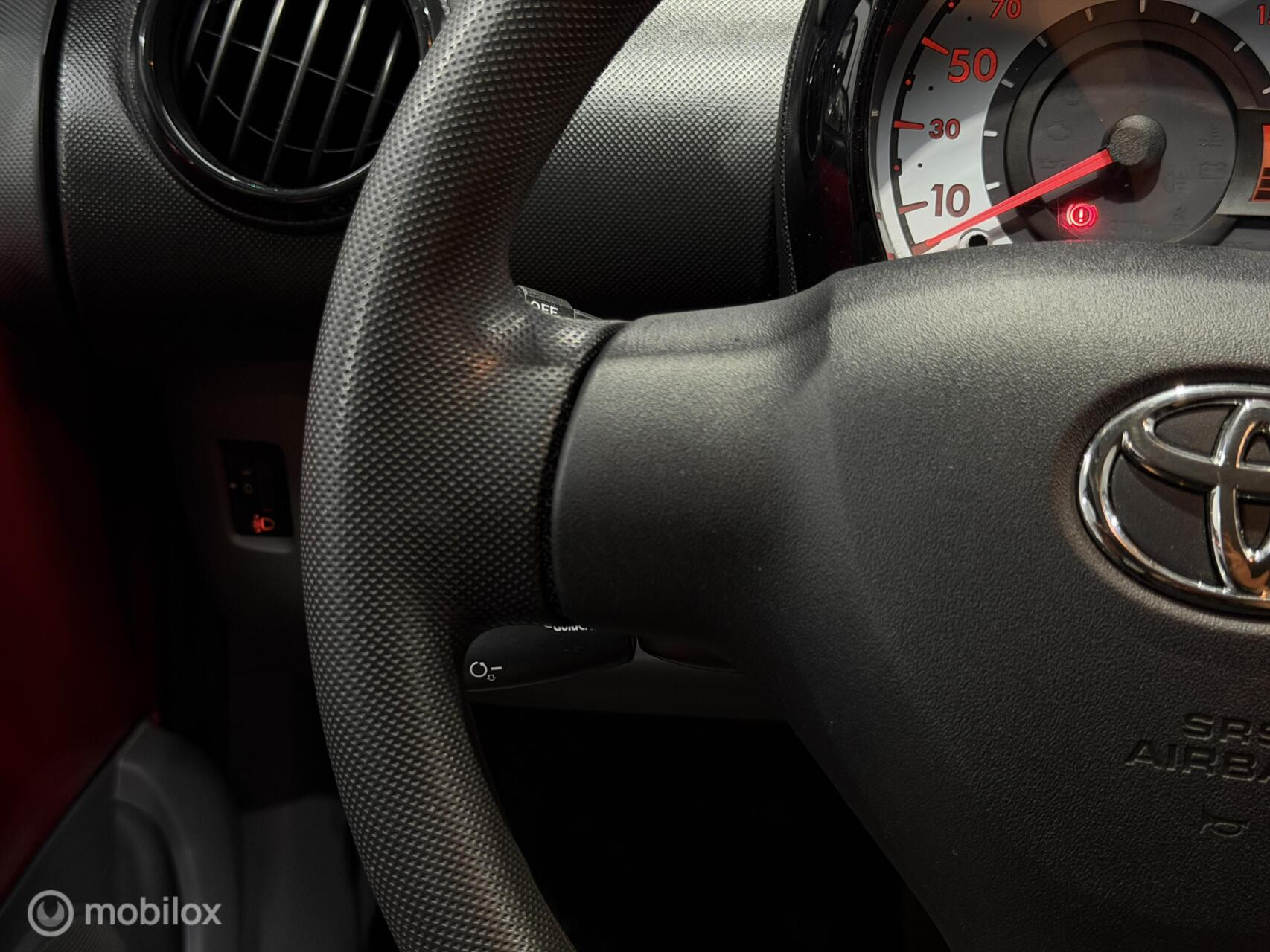 Toyota Aygo 1.0-12v Aspiration Red Navigator|Automaat|NAP|Navi