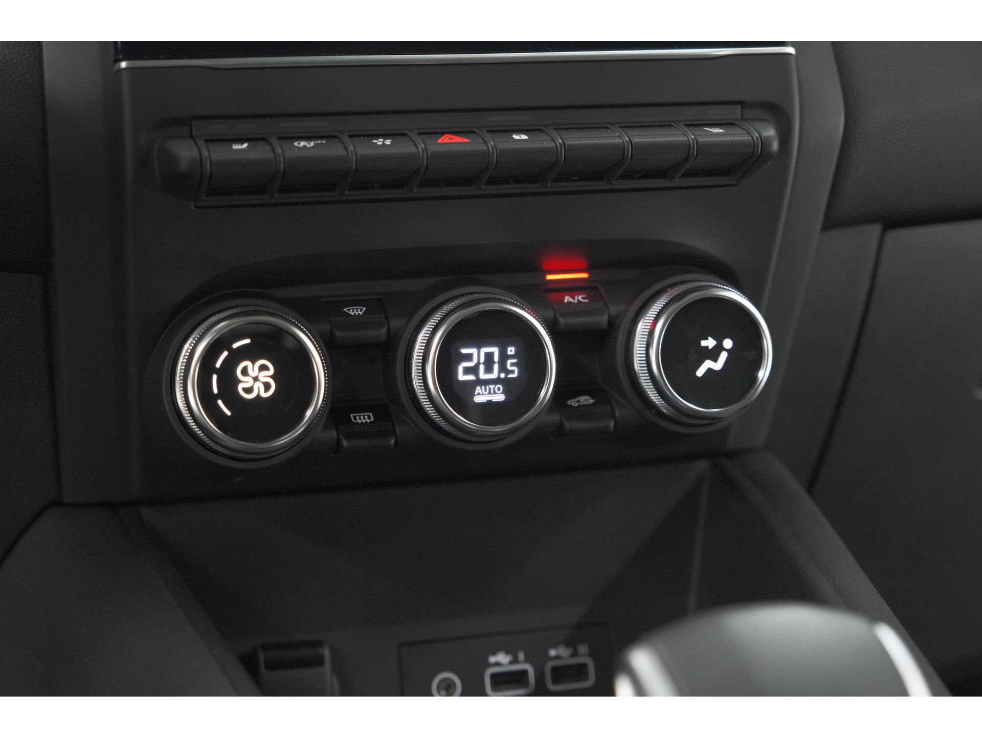 Renault Captur Mild Hybrid 140 EDC Techno | Camera | 9.3 Inch Scherm | Apple Carplay | Parkeersensoren | Allseason Banden | Stoelverwarming
