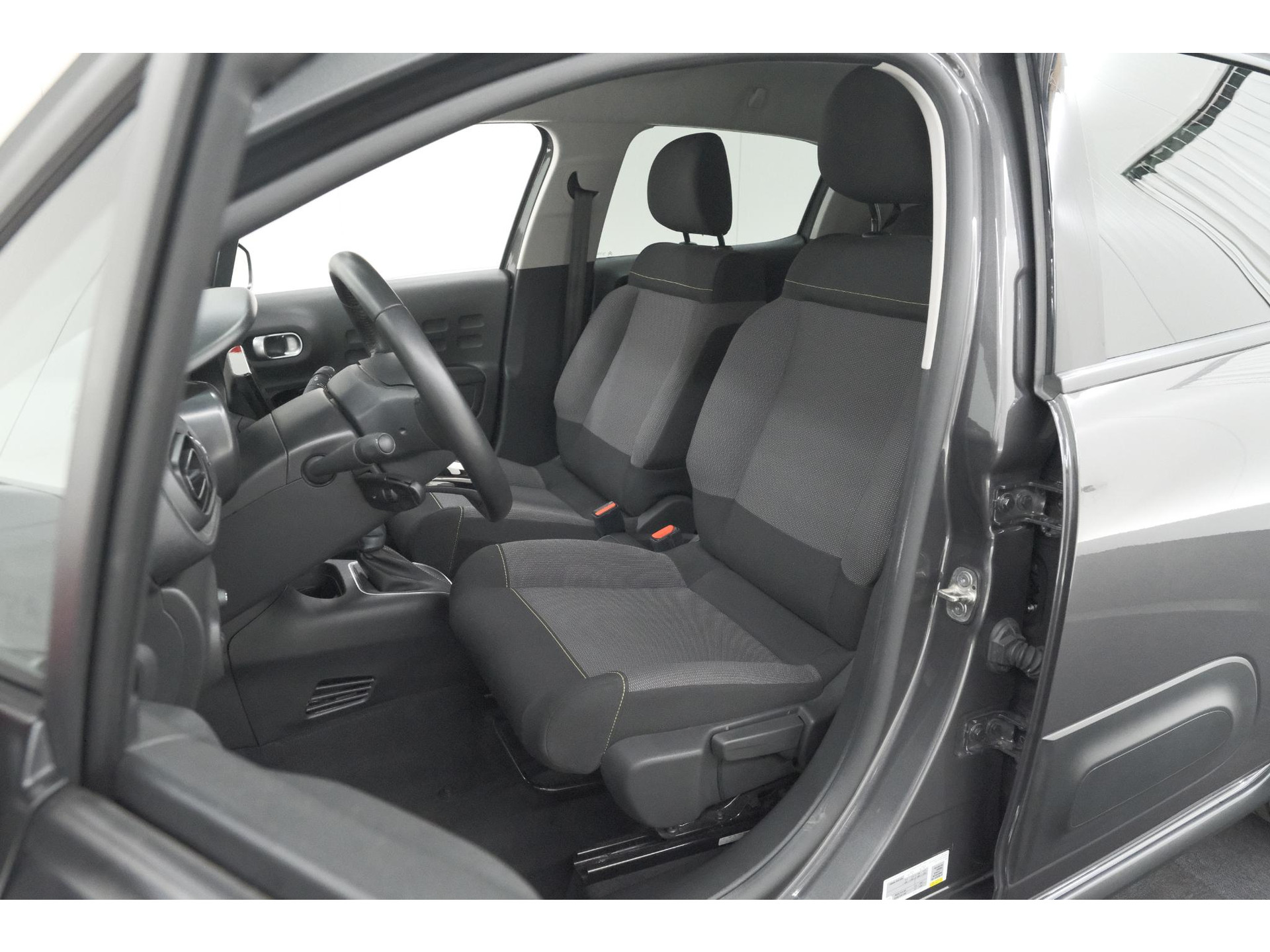 Citroen C3 PureTech 110 EAT6 Business | Trekhaak | Camera | Dodehoekdetectie | Navigatie | Climate Control