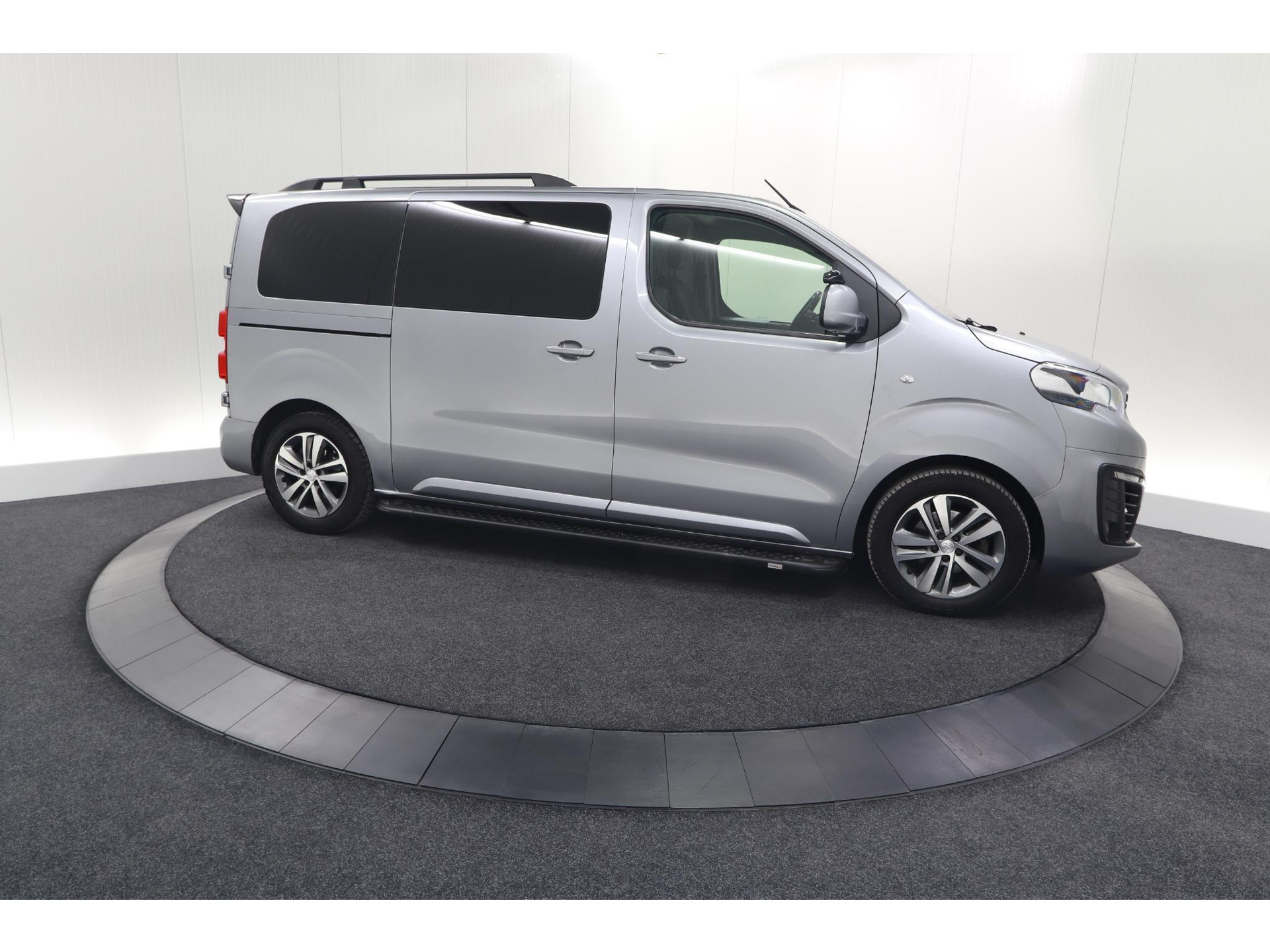 Peugeot Expert 2.0 BlueHDI 180 Automaat Standard Premium | Standkachel | Trekhaak | Head-Up Display | Camera | Apple Carplay | Laadruimte Betimmering
