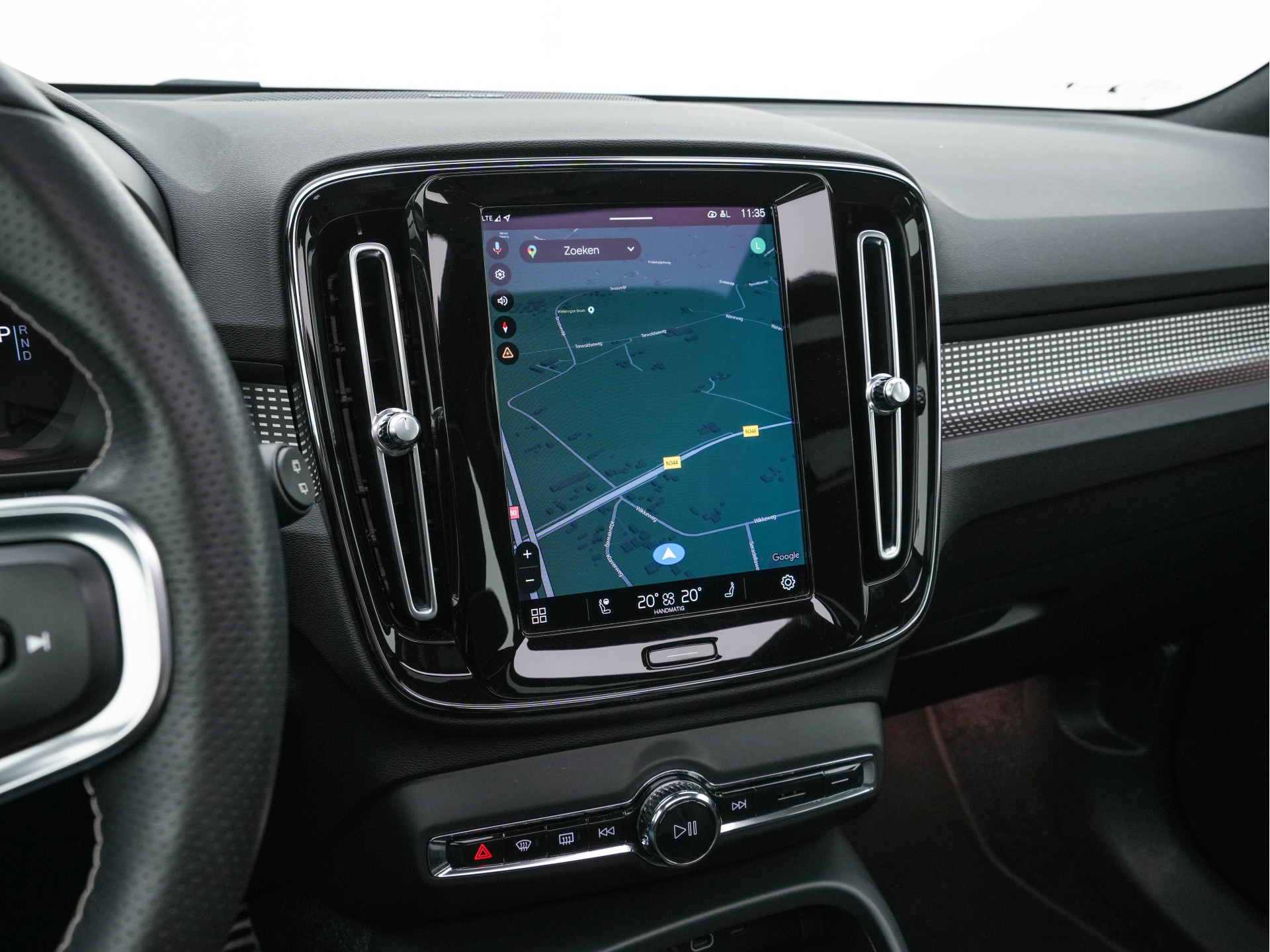 Volvo XC40 Recharge P8 AWD R-Design [ 3-Fase-11kW ] {SOH-90%} (INCL-BTW) Aut. *PANO | LEATHER-ALCANTARA | ADAPTIVE-CRUISE | DIGI-COCKPIT | FULL-LED | HARMAN/KARDON | CAMERA | NAVI-FULLMAP | ECC | PDC | KEYLESS | HEATED-SPORTSEATS | TOWBAR | 20''ALU*