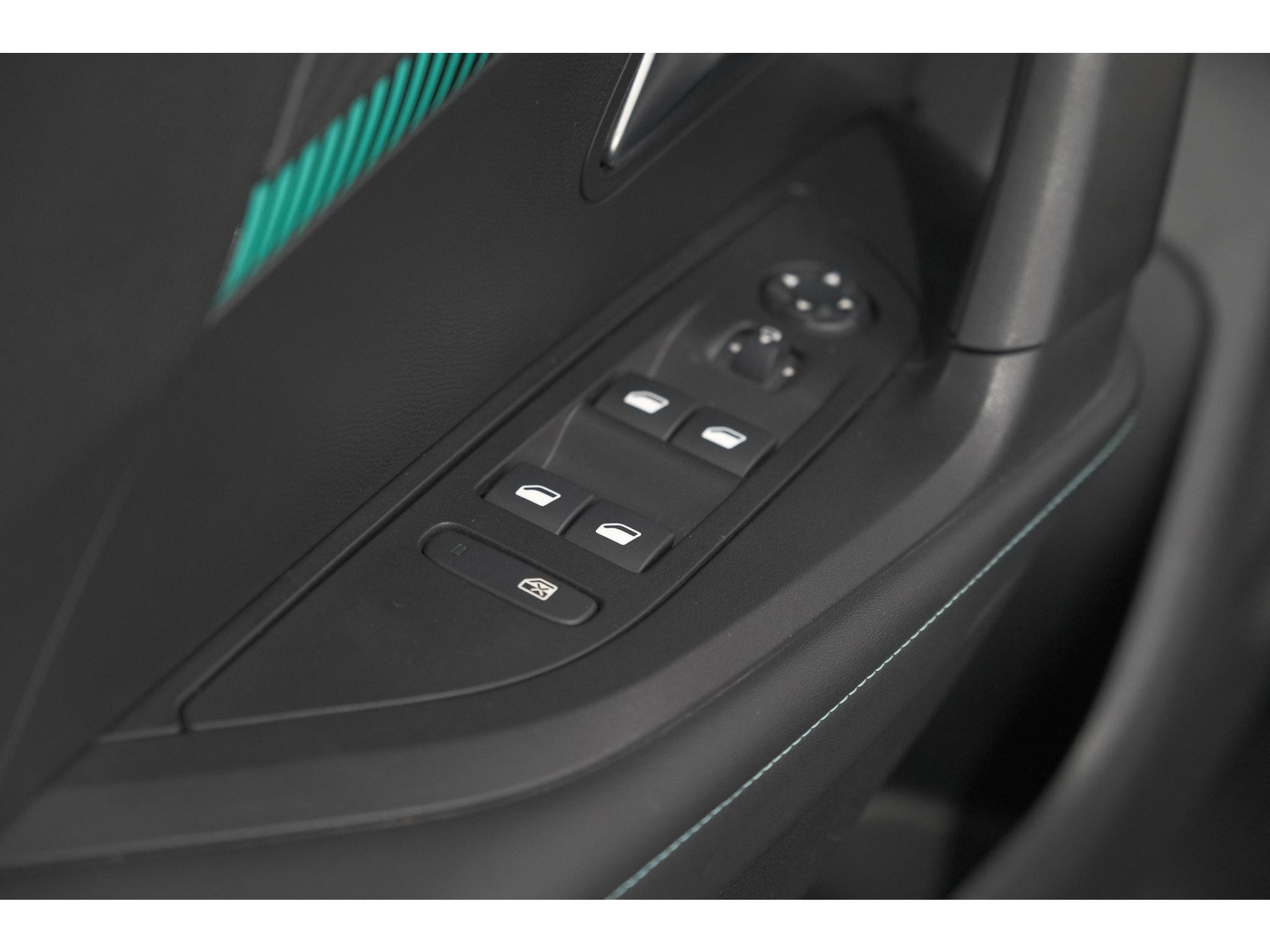 Peugeot 2008 PureTech Allure Pack | Navigatie | Parkeersensoren | Apple Carplay