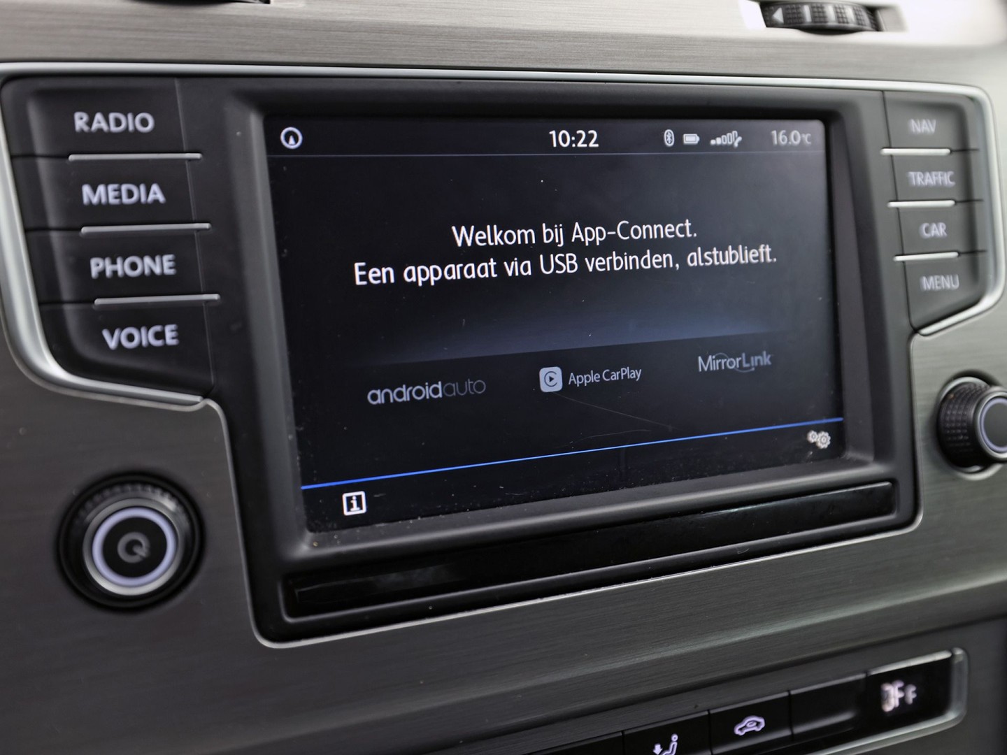 Volkswagen Golf 1.0 TSI Sportline Automaat (APPLE CARPLAY, NAVIGATIE, CAMERA, CLIMATE, SPORTSTOELEN, GETINT GLAS, LM VELGEN, CRUISE, NIEUWSTAAT)