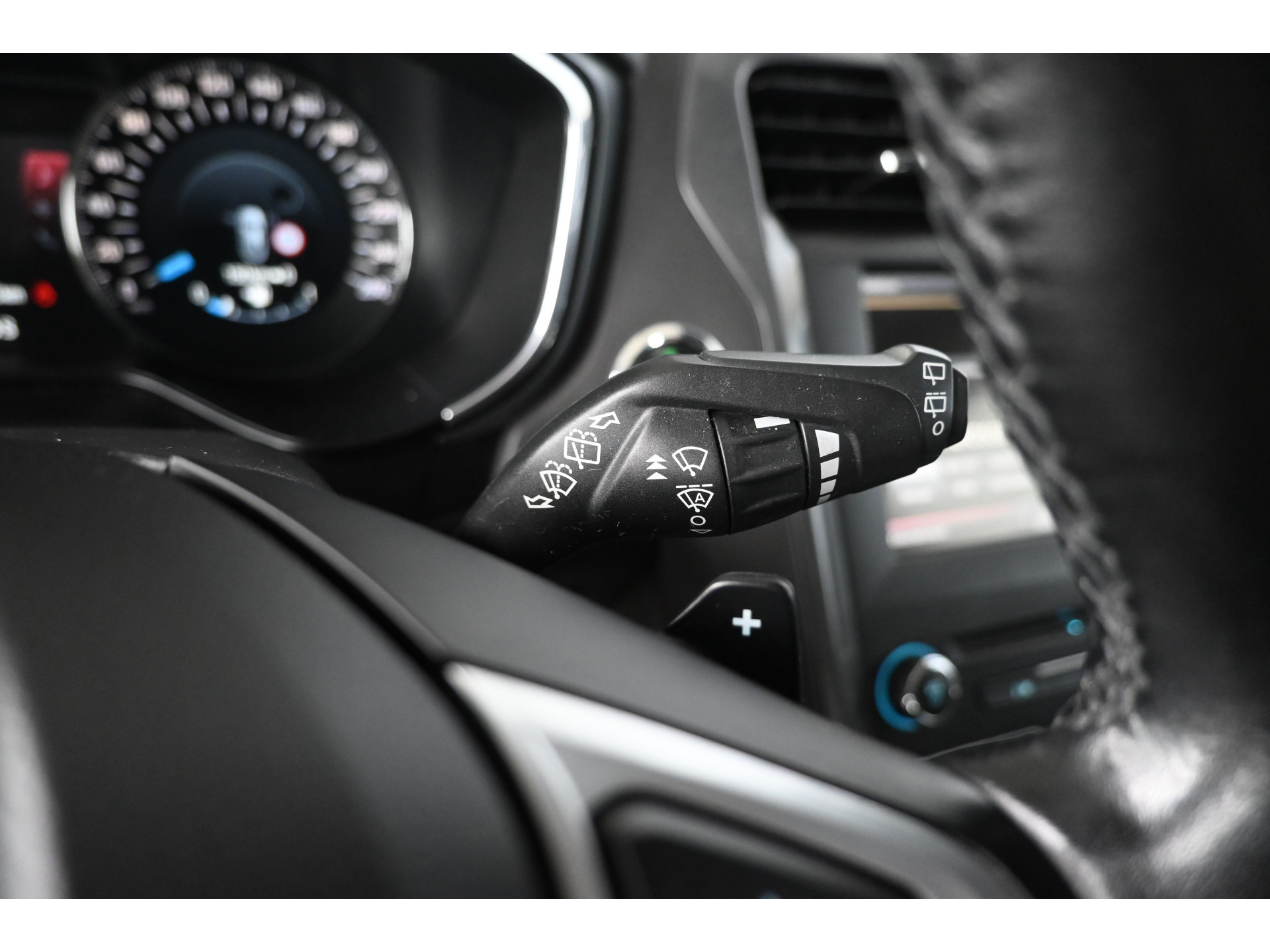 Ford Mondeo 1.5 Titanium Automaat Clima Navigatie Cruise Control Trekhaak Rijklaarprijs! Inruil Mogelijk!