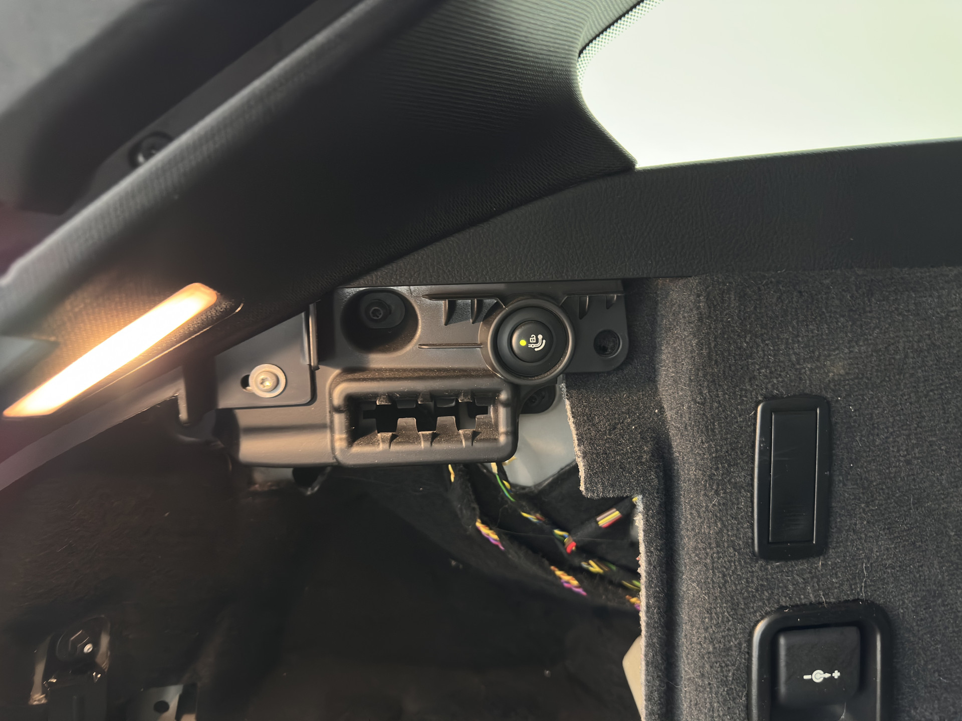 BMW 3-serie Touring 330d xDrive M-Aerodynamica-Pack High-Executive Aut * LEATHER | NAVI-FULLMAP | XENON | HEATED-SPORTSEATS | SHIFT-PADDLES | PDC | PRIVACY-GLASS | KEYLESS | CAMERA | TOWBAR | 18''ALU*