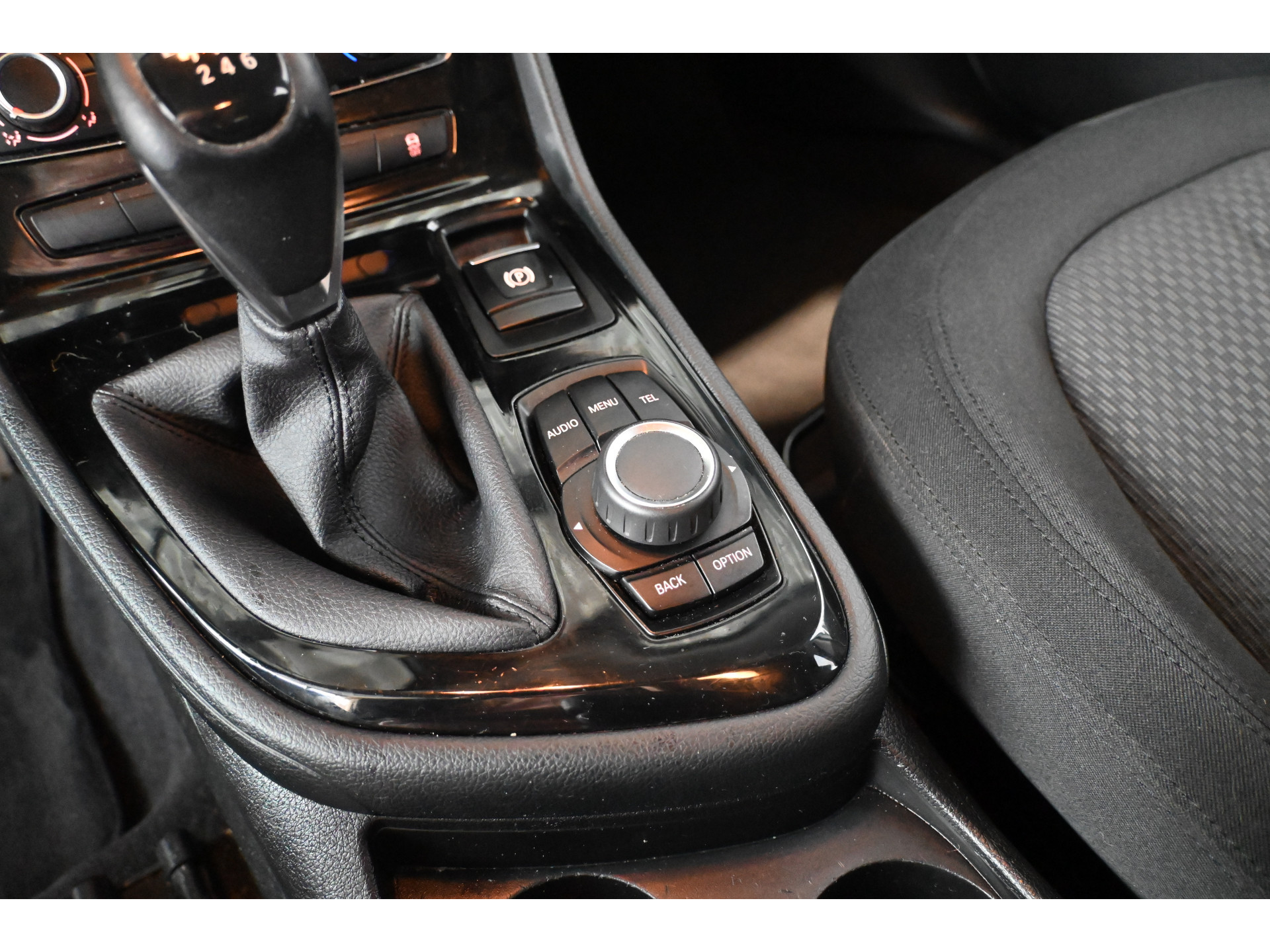 BMW 2-serie Active Tourer 218i Airco Trekhaak LED Lichtmetaal Rijklaarprijs Inruil Mogelijk!