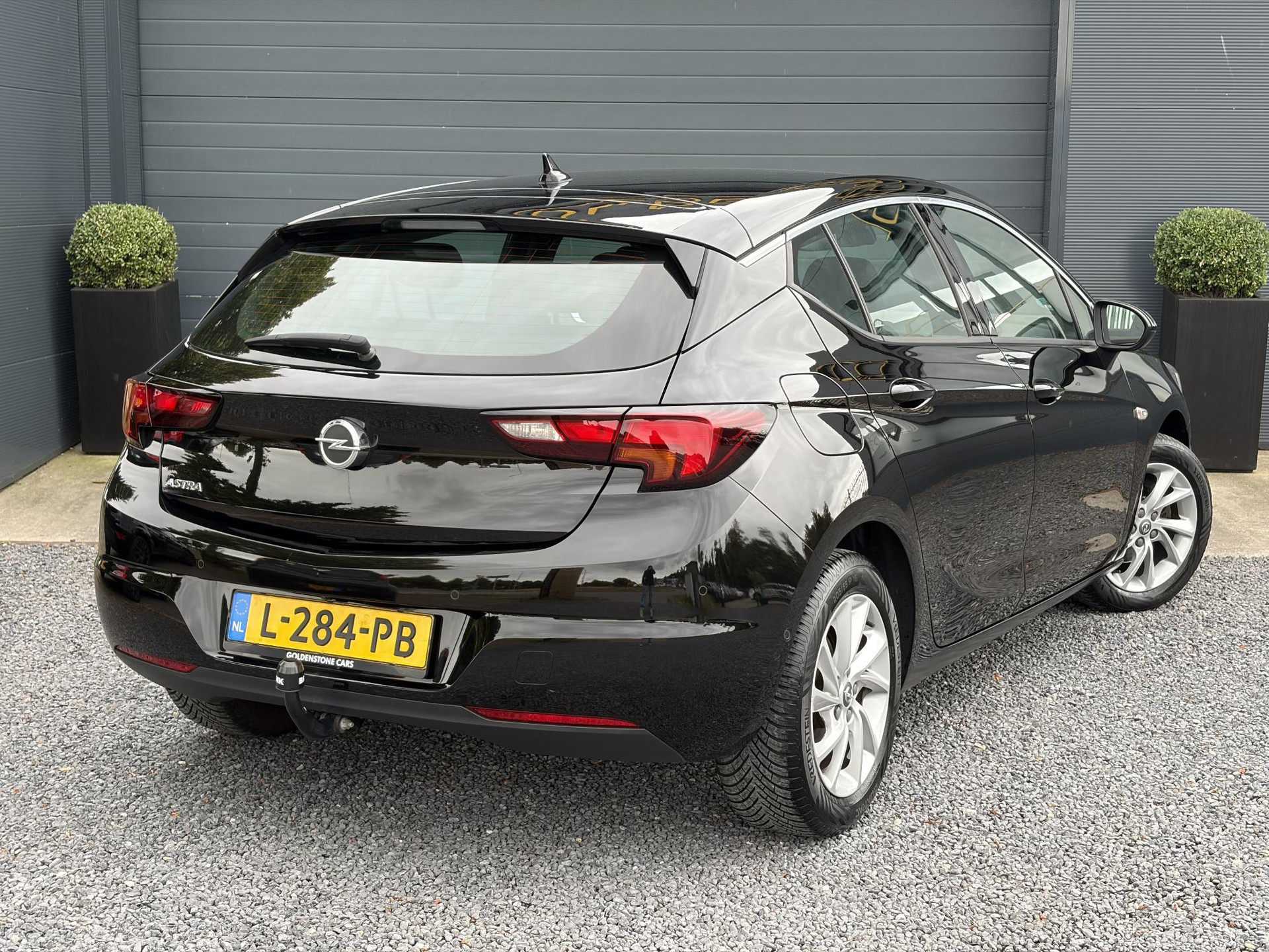 Opel Astra 1.2 Business Elegance 2e Eigenaar l Navi l Camera l Carplay l Keyless l Trekhaak l 110pk l Pdc V+A l Halfleder l 6 Bak l N.A.P l | Lm velgen l Rijstrooksensor l Apk tot 07-2027