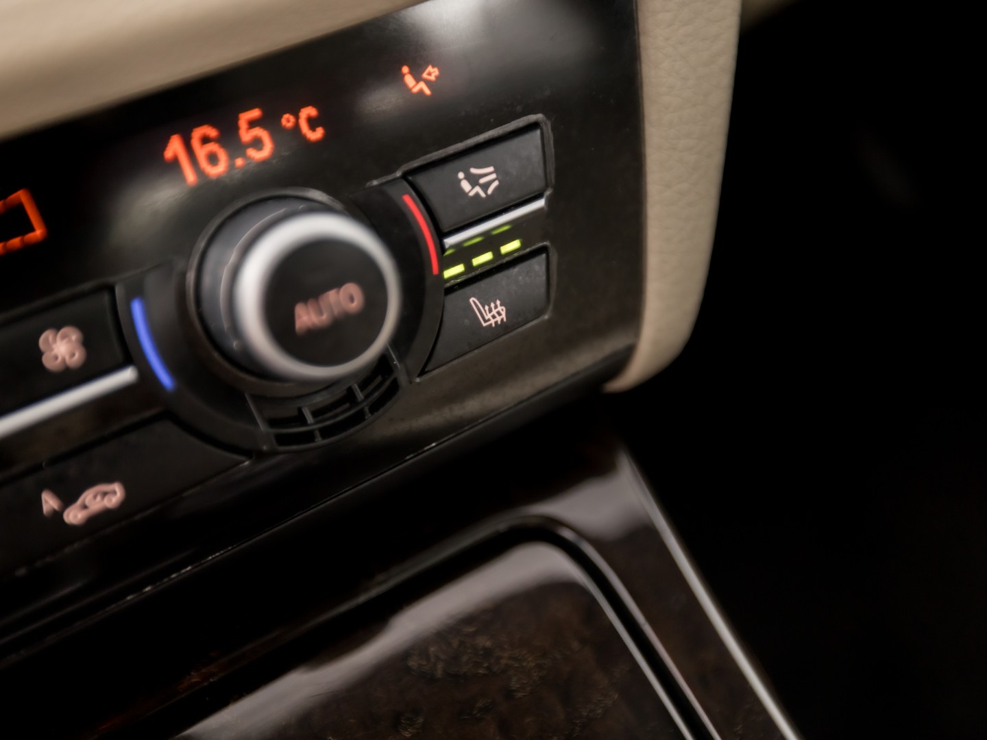 BMW 5 Serie 528i High Executive 245Pk Automaat (SCHUIFDAK, GROOT NAVI, LEDER, GETINT GLAS, ELEK SPORTSTOELEN, ZWART HEMEL, STOELVERWARMING, PARKEERSENSOREN, XENON, NIEUWSTAAT)