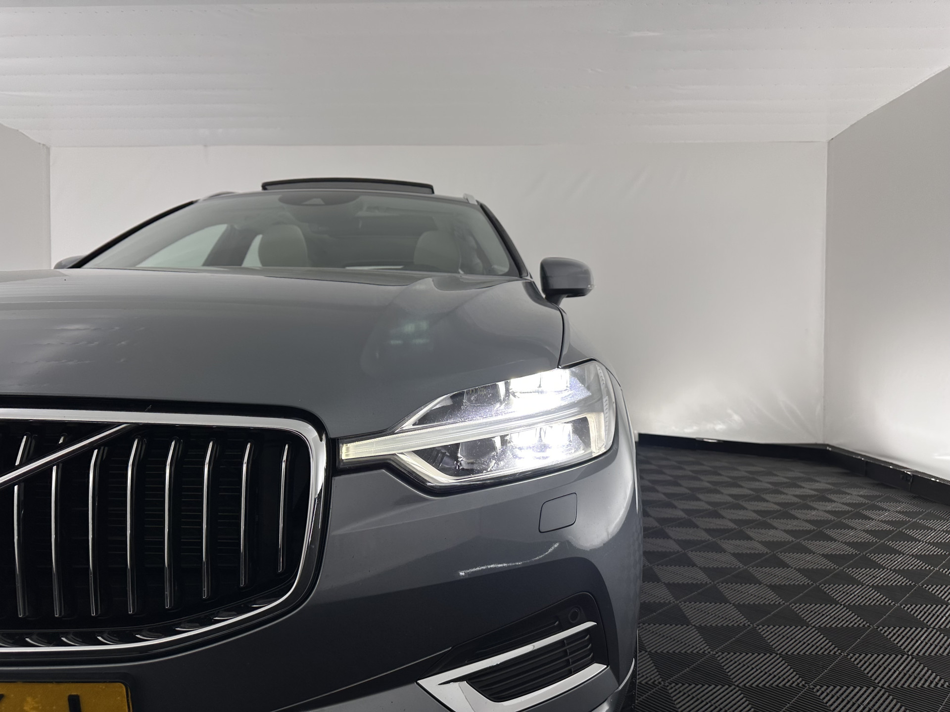 Volvo XC60 2.0 T8 Twin Engine AWD Inscription (Plug-In) (INCL-BTW) Aut. *PANO | LEATHER | FULL-LED | MEMORY-PACK | HARMAN/KARDON | TOPVIEW | DIGI-COCKPIT | KEYLESS | HEATED-SPORTSEATS | NAVI-FULLMAP | ECC | PDC | ADAPTIVE-CRUISE | TOWBAR | HEAD-UP