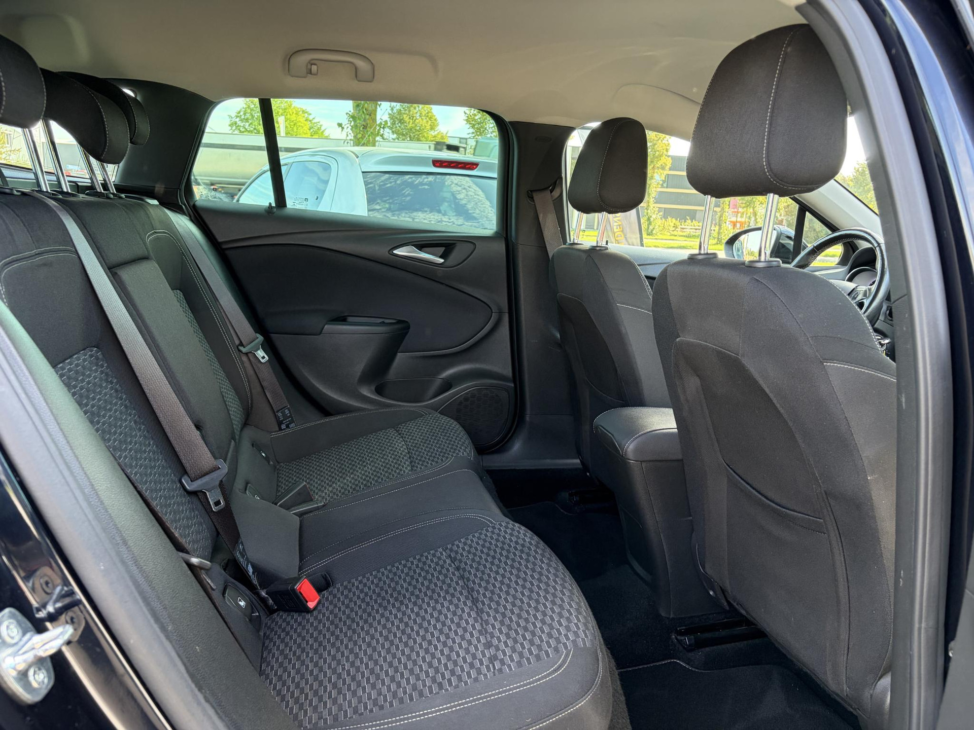 Opel Astra Sports Tourer 1.4 Turbo Online Edition ✓150pk✓2e Eigenaar✓Camera✓Carplay✓Navi✓Pdc V+A✓Stoelverw✓Stuurverw✓Clima✓Cruise✓Lm velgen✓6 Bak✓Comfortstoelen✓Dealer Onderhouden✓N.A.P✓Bj 12-2018✓Apk tot 01-2027