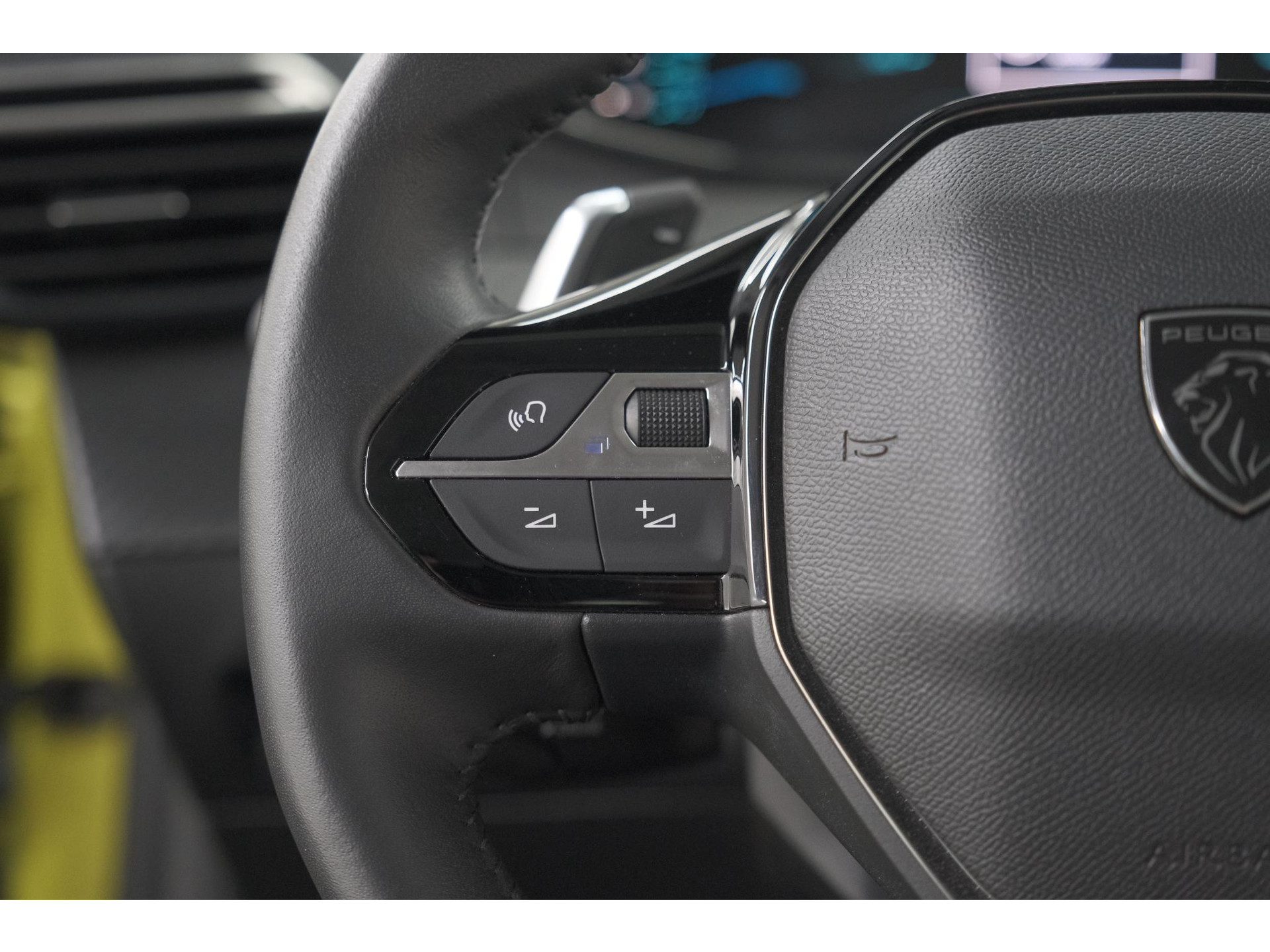 Peugeot 208 1.2 Hybrid 110 e-DCS6 Style | Parkeersensoren | Apple Carplay | Cruise Control | Airco