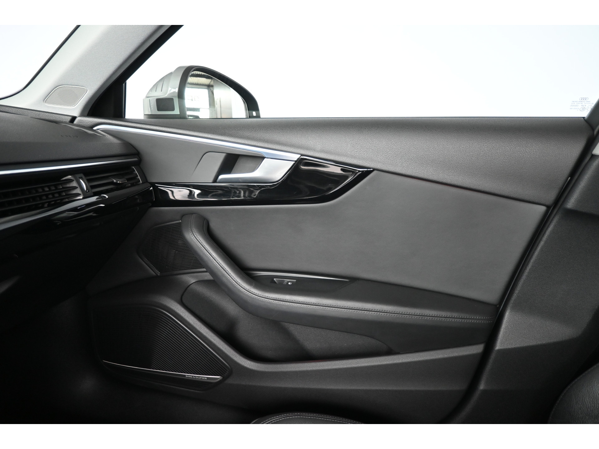 Audi A4 Avant 2.0 TFSI quattro S-Line Automaat Navigatie Panoramadak Adaptief Matrix LED Goed Onderhouden! Inruil Mogelijk!