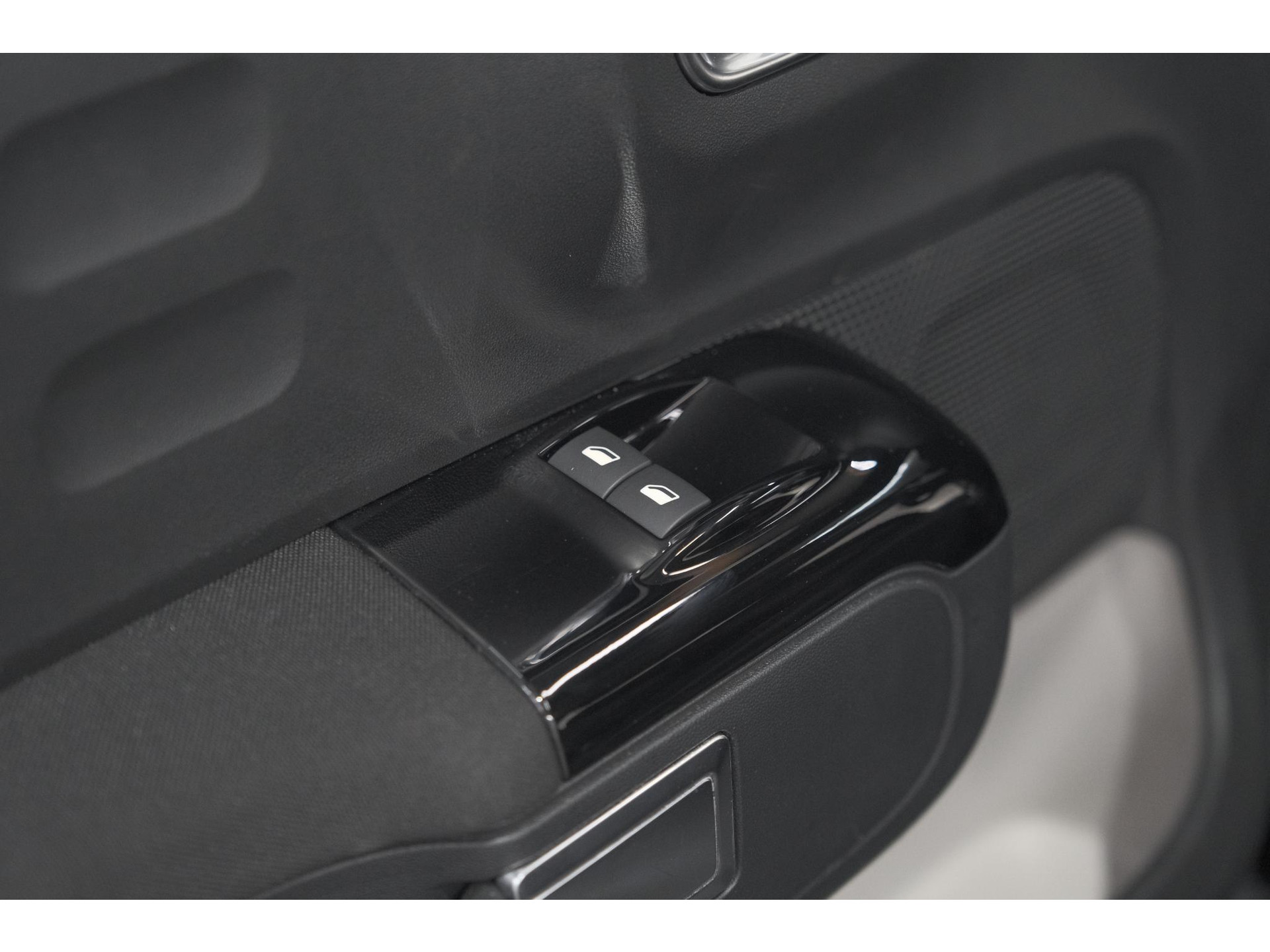 Citroen C3 PureTech 110 EAT6 Max | Apple Carplay | Parkeersensoren | Climate Control | 16 Inch Lichtmetalen Velgen