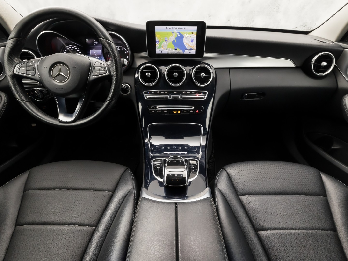Mercedes-Benz C-Klasse 180 AMG Sport 156Pk Automaat (NAVIGATIE, LEDER, GETINT GLAS, ELEK SPORTSTOELEN, CRUISE, LED KOPLAMPEN, NIEUWSTAAT)