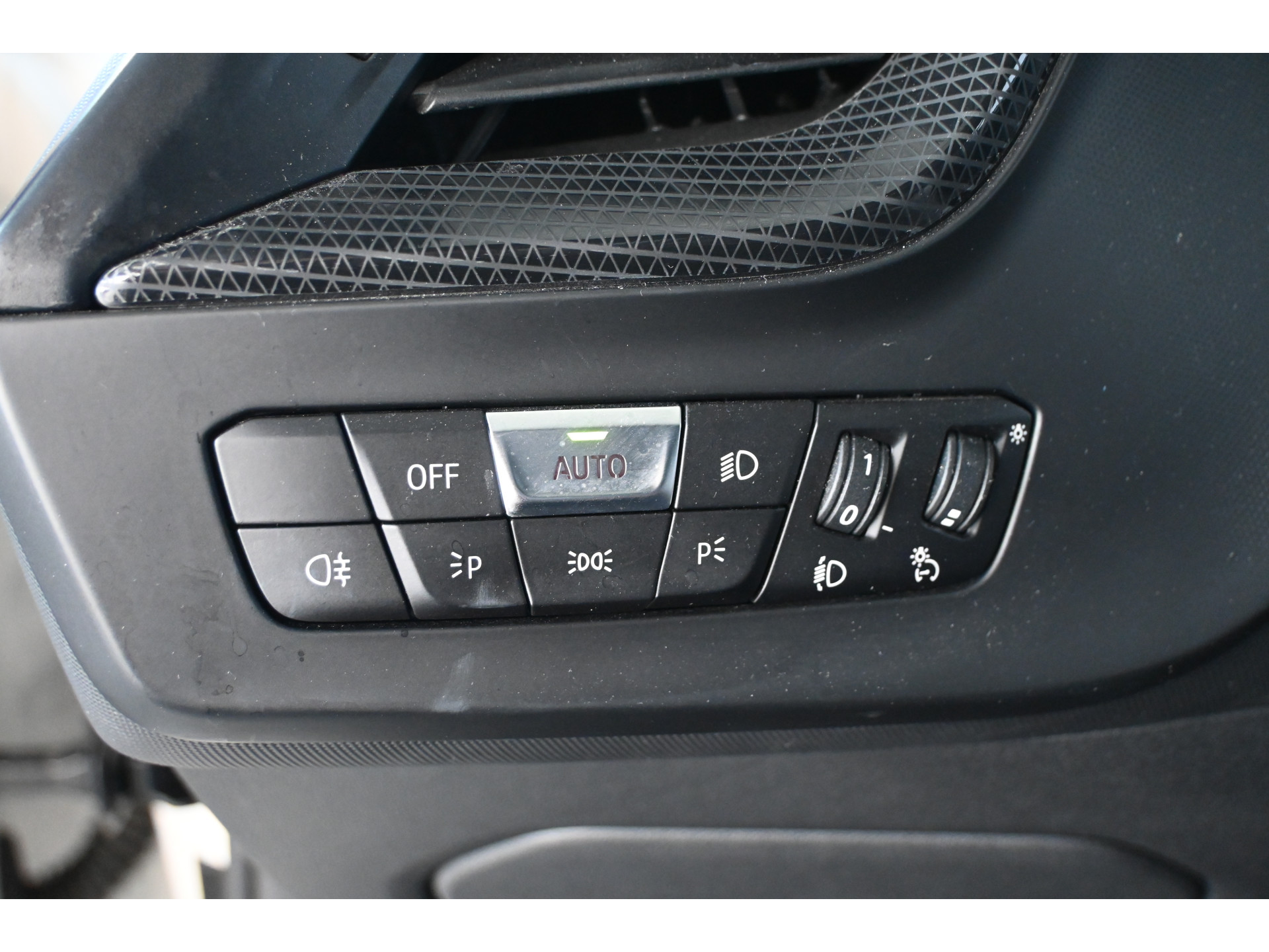 BMW 1-serie 118i High Executive Automaat Clima Virtual Cockpit LED Stoelverwarming CarPlay 100% Onderhouden! Inruil mogelijk!