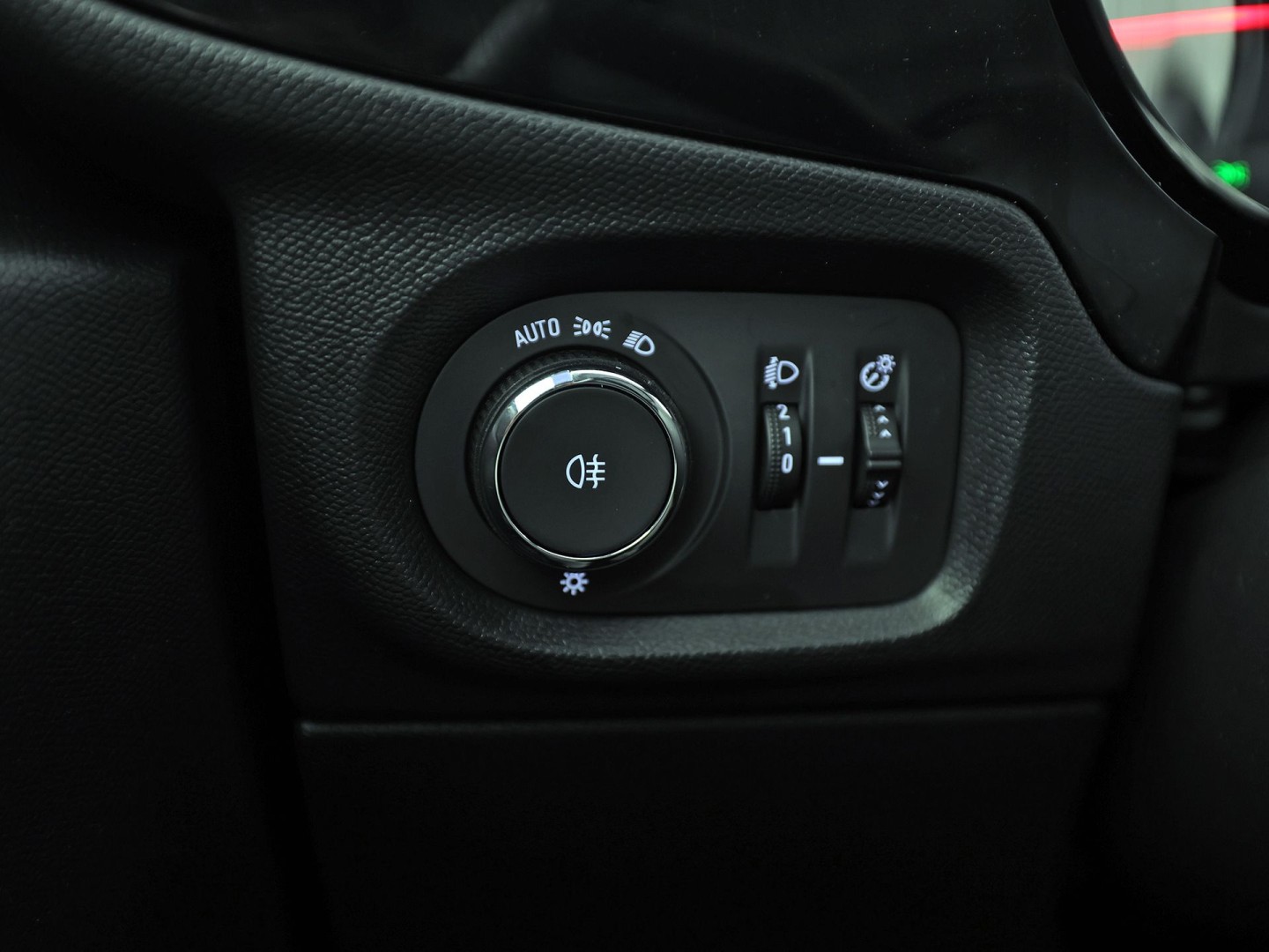 Opel Corsa 1.2 Sport (APPLE CARPLAY, GROOT NAVI, 360 CAMERA, SPORTSTOELEN, LM VELGEN, CRUISE, NIEUWSTAAT)