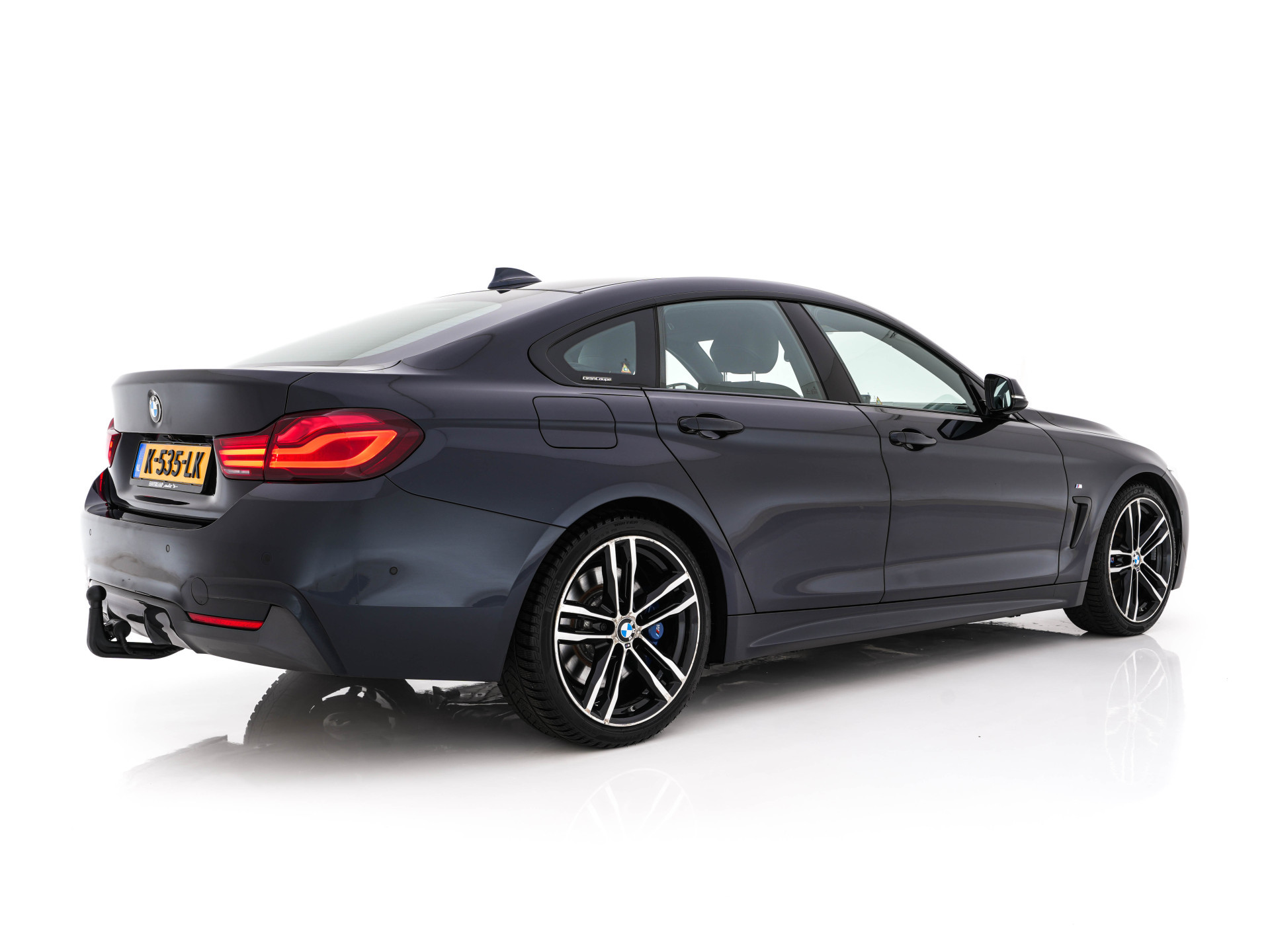 BMW 4-serie Gran Coupé 420i M-Sportpack High Executive Edition (INCL-BTW) Aut. *LEATHER | FULL-LED | DIGI-COCKPIT | HIFI-SOUND | HEATED-SPORTSEATS | DAB+ | CAMERA | SHIFTPADDLES | PRIVACYGLASS | HEAD-UP | TOWBAR | KEYLESS | CARBON-INLAY | 19''ALU*