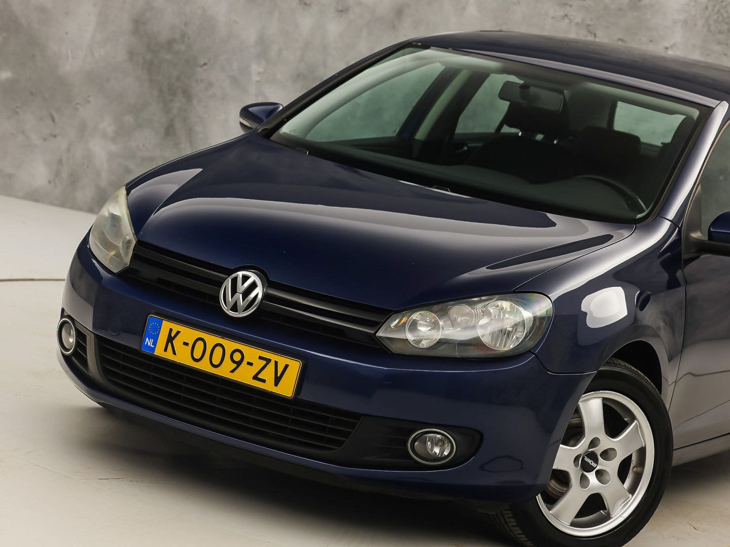 Volkswagen Golf 1.4 Sportline (CLIMATE, GETINT GLAS, LM VELGEN, SPORTSTOELEN, ARMSTEUN, NIEUWE APK, NIEUWSTAAT)