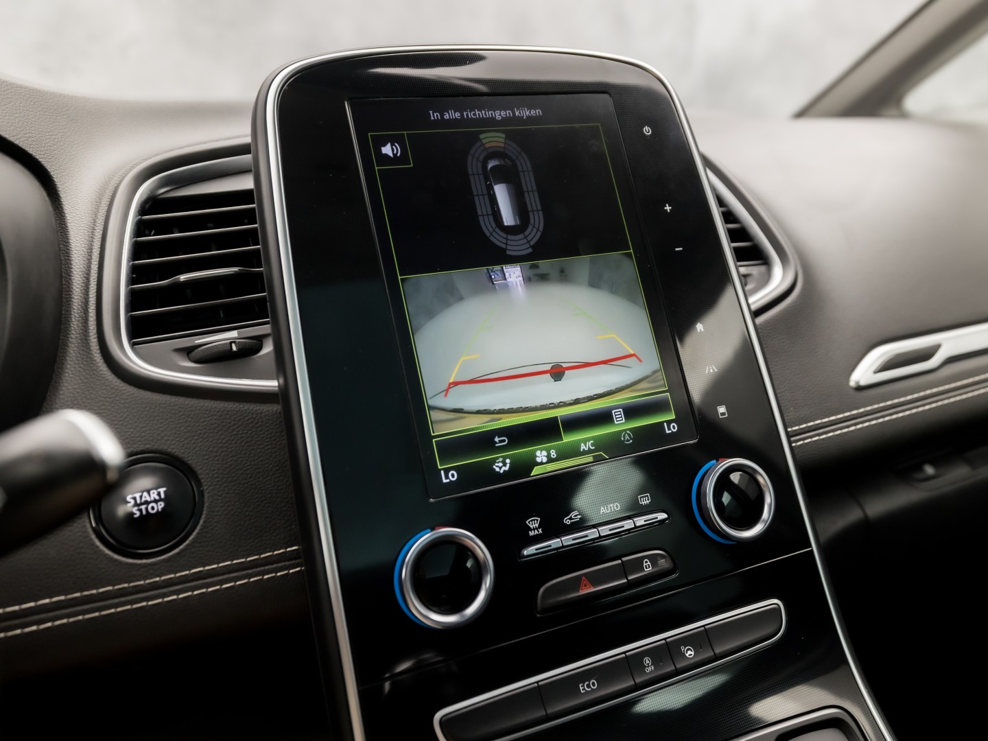 Renault Grand Scénic 1.3 TCe Bose 7 Persoons (PANORAMADAK, APPLE CARPLAY, GROOT NAVI, LEDER, SPORTSTOELEN, GETINT GLAS, BOSE AUDIO, CAMERA, NIEUWE APK, NIEUWSTAAT)