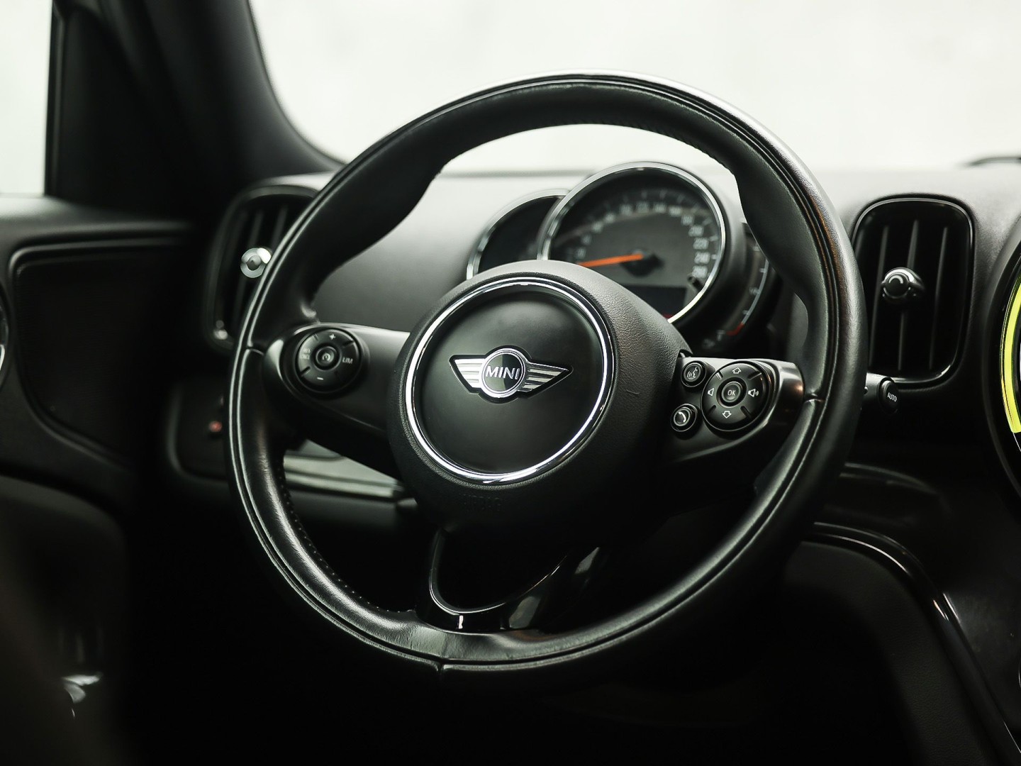 MINI Countryman 1.5 Cooper Chili (NAVIGATIE, CLIMATE, LEDER, PARKEERSENSOREN, SPORTSTOELEN, CRUISE, NIEUWE APK, NIEUWSTAAT)