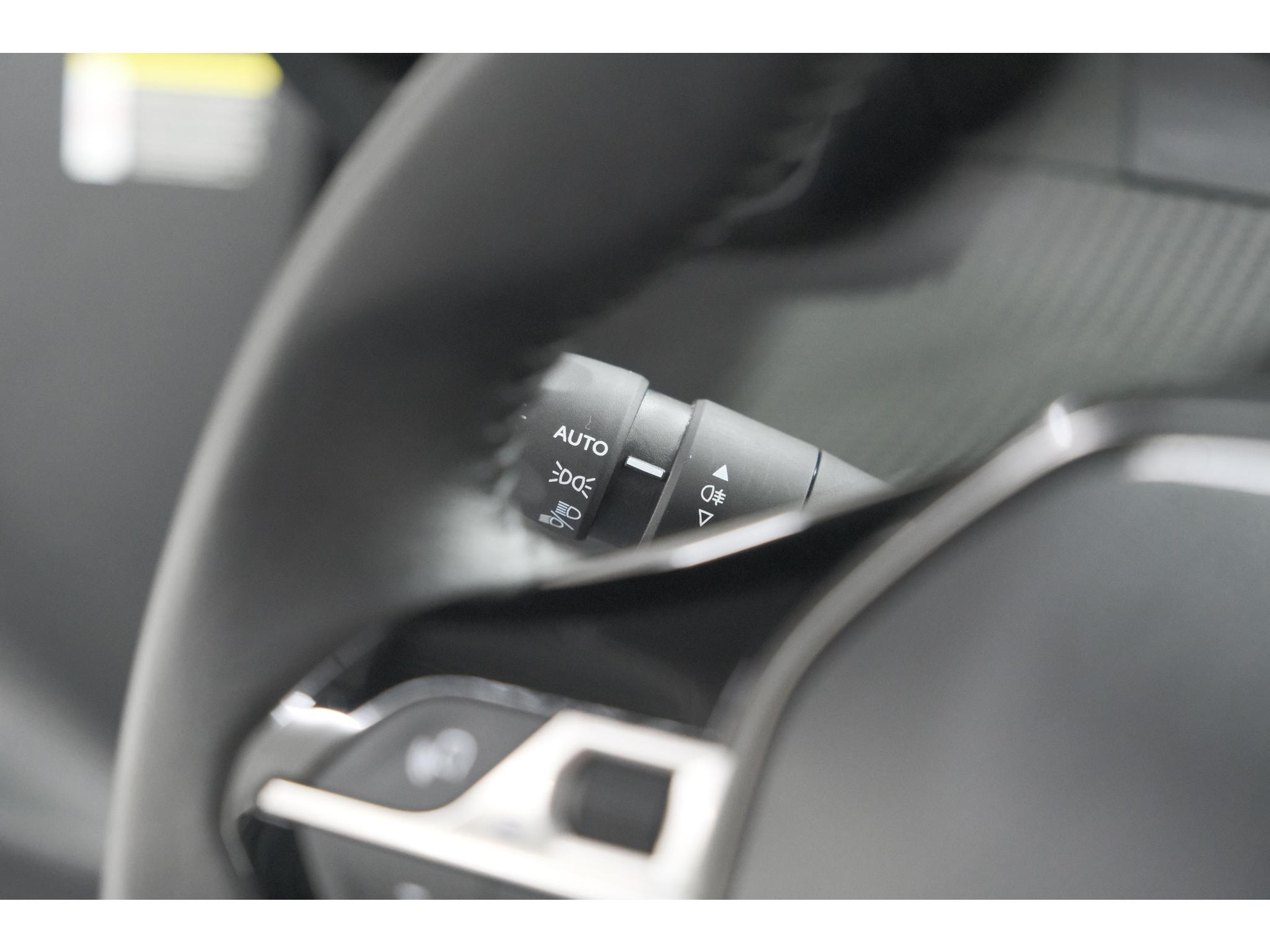 Peugeot 208 PureTech 100 Allure | Gris Selenium | Apple Carplay | Parkeersensoren | Climate Control