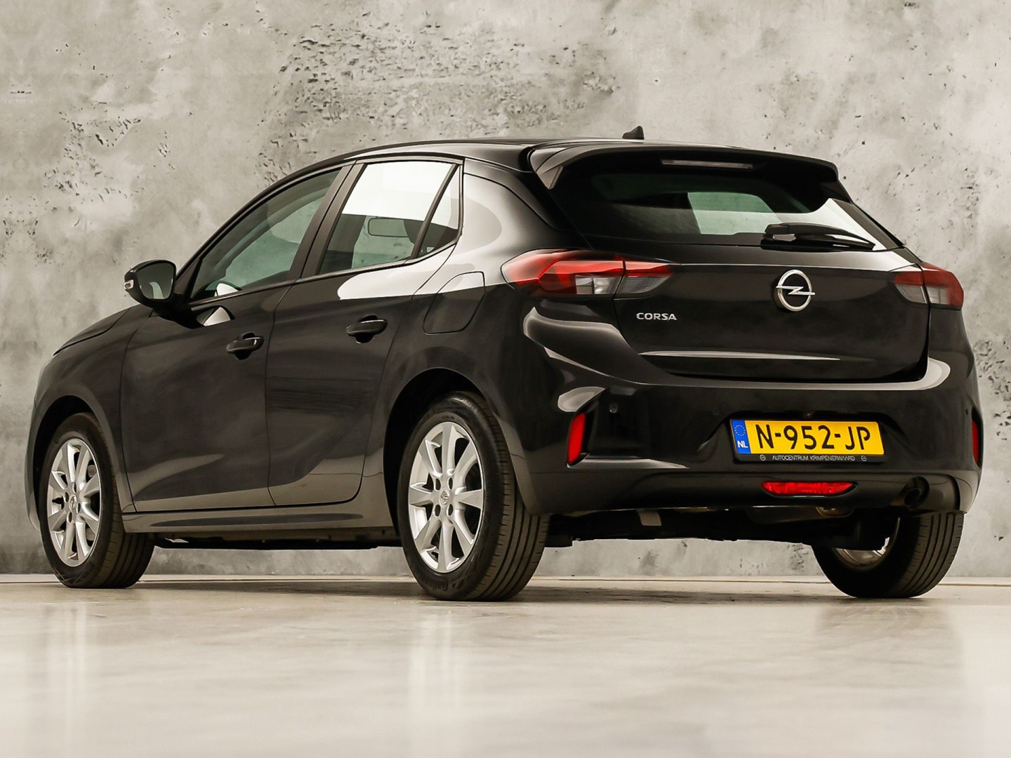 Opel Corsa 1.2 Sport (APPLE CARPLAY, GROOT NAVI, 360 CAMERA, CRUISE, PARKEERSENSOREN, LEDER STUURWIEL, SPORTSTOELEN, LM VELGEN, NIEUWSTAAT)