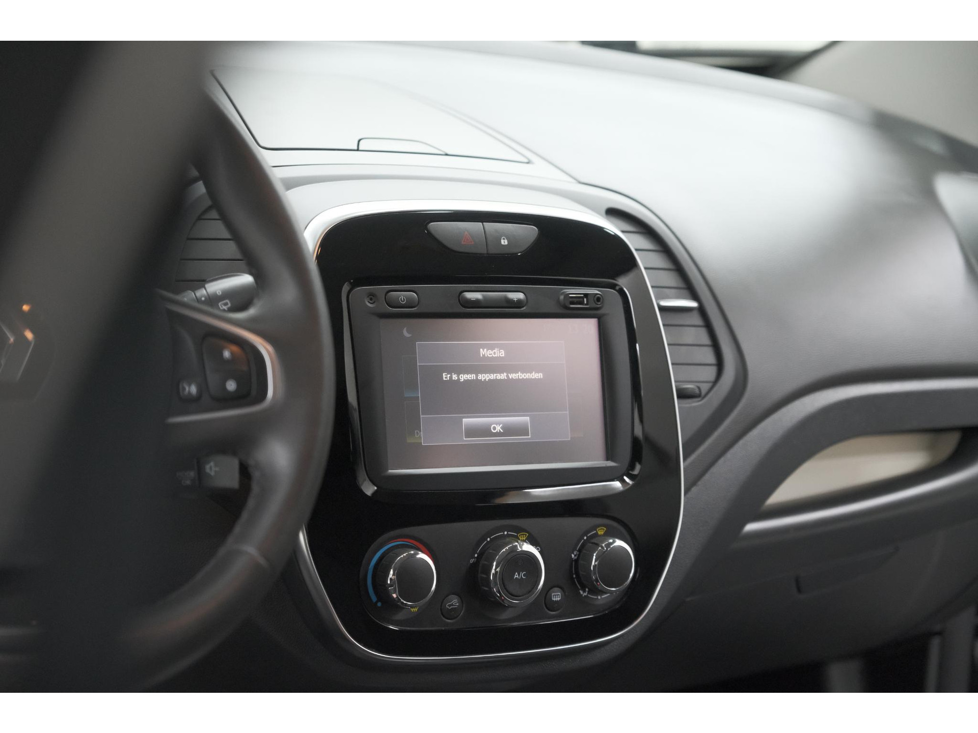 Renault Captur TCe 90 Limited | Trekhaak | Navigatie | Parkeersensoren