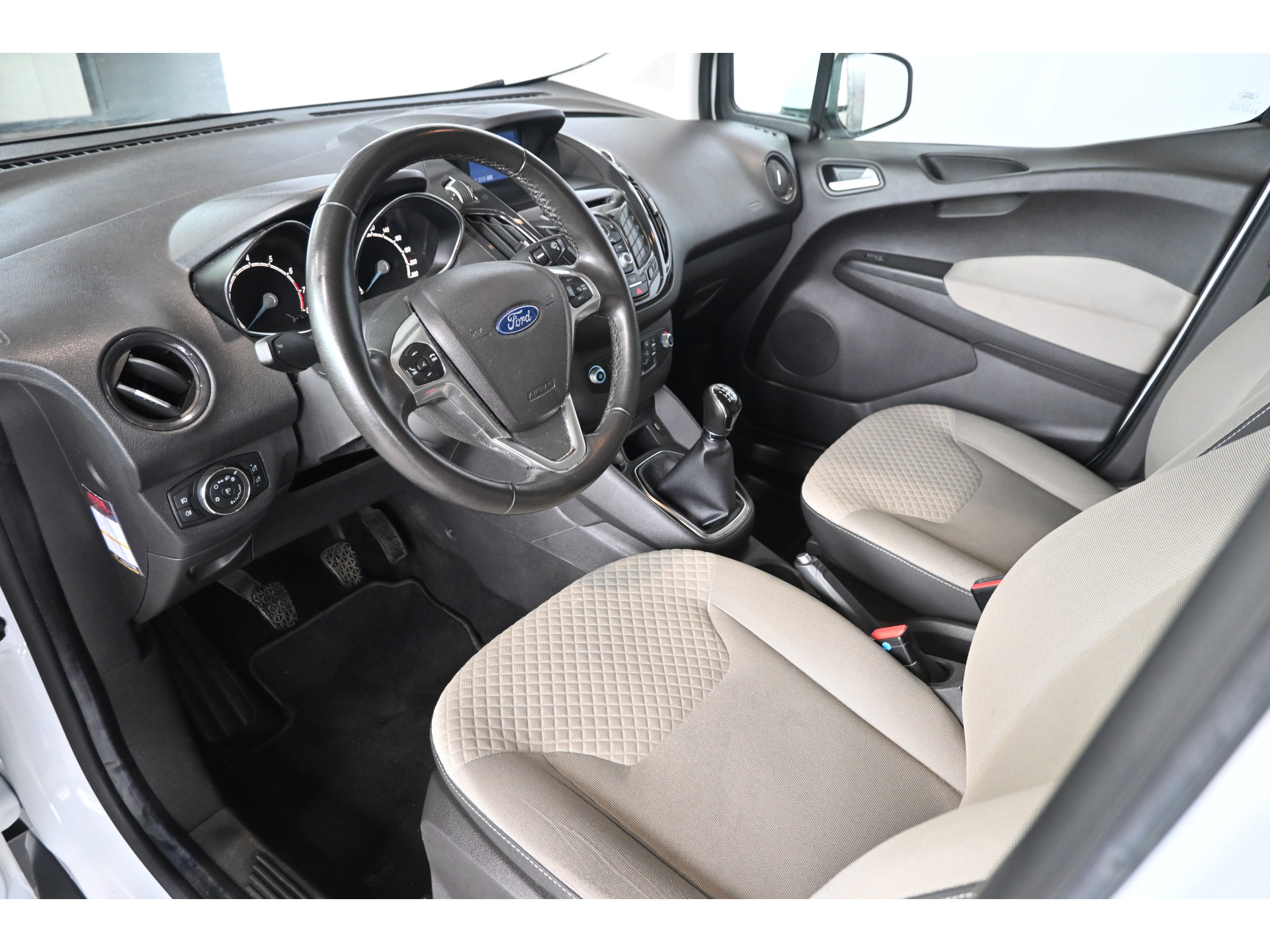 Ford Tourneo Courier 1.0 Titanium Clima Navigatie 2x Schuifdeur Stoelverwarming Cruise Control Rijklaarprijs! Inruil Mogelijk!