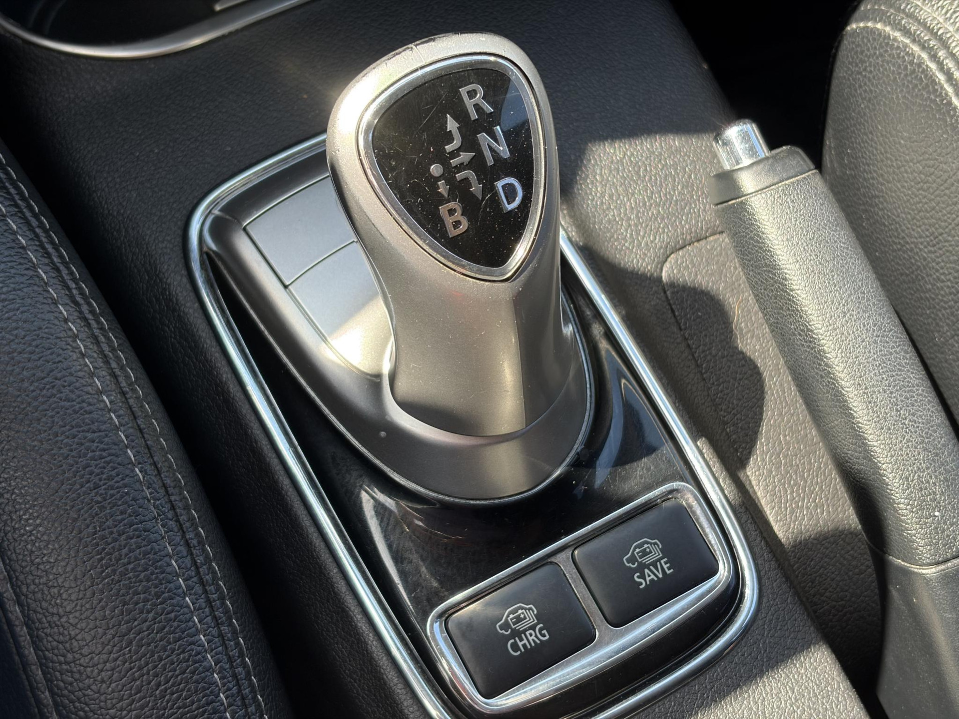 Mitsubishi Outlander 2.0 PHEV Business Edition SOH 73%,Trekhaak,Navi,Camera,Keyless,Halfleder,Clima,Cruise,Lm velgen,N.A.P,Apk tot 04-2027