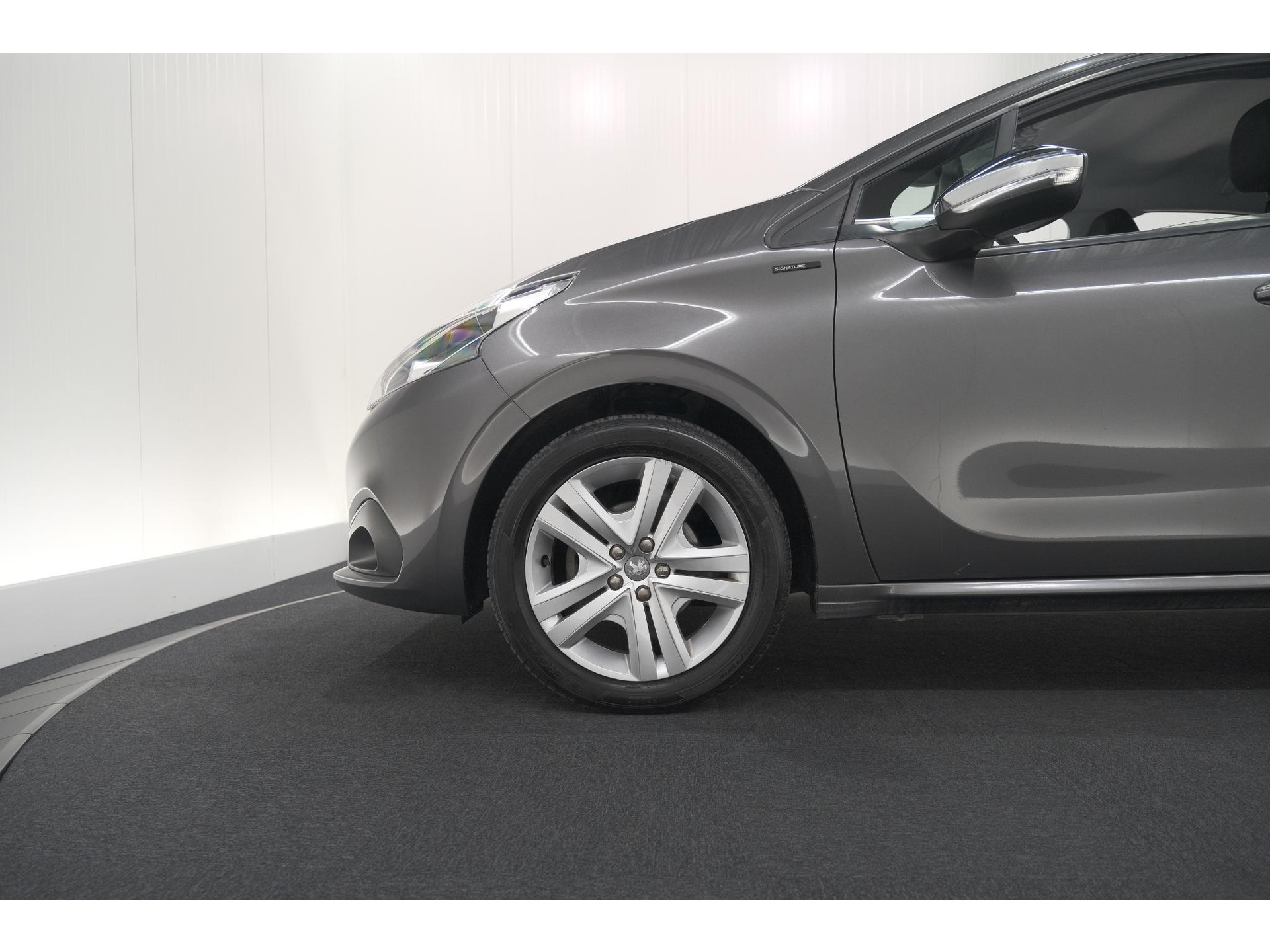 Peugeot 208 PureTech 82 Signature | Parkeersensoren | Apple Carplay | Navigatie