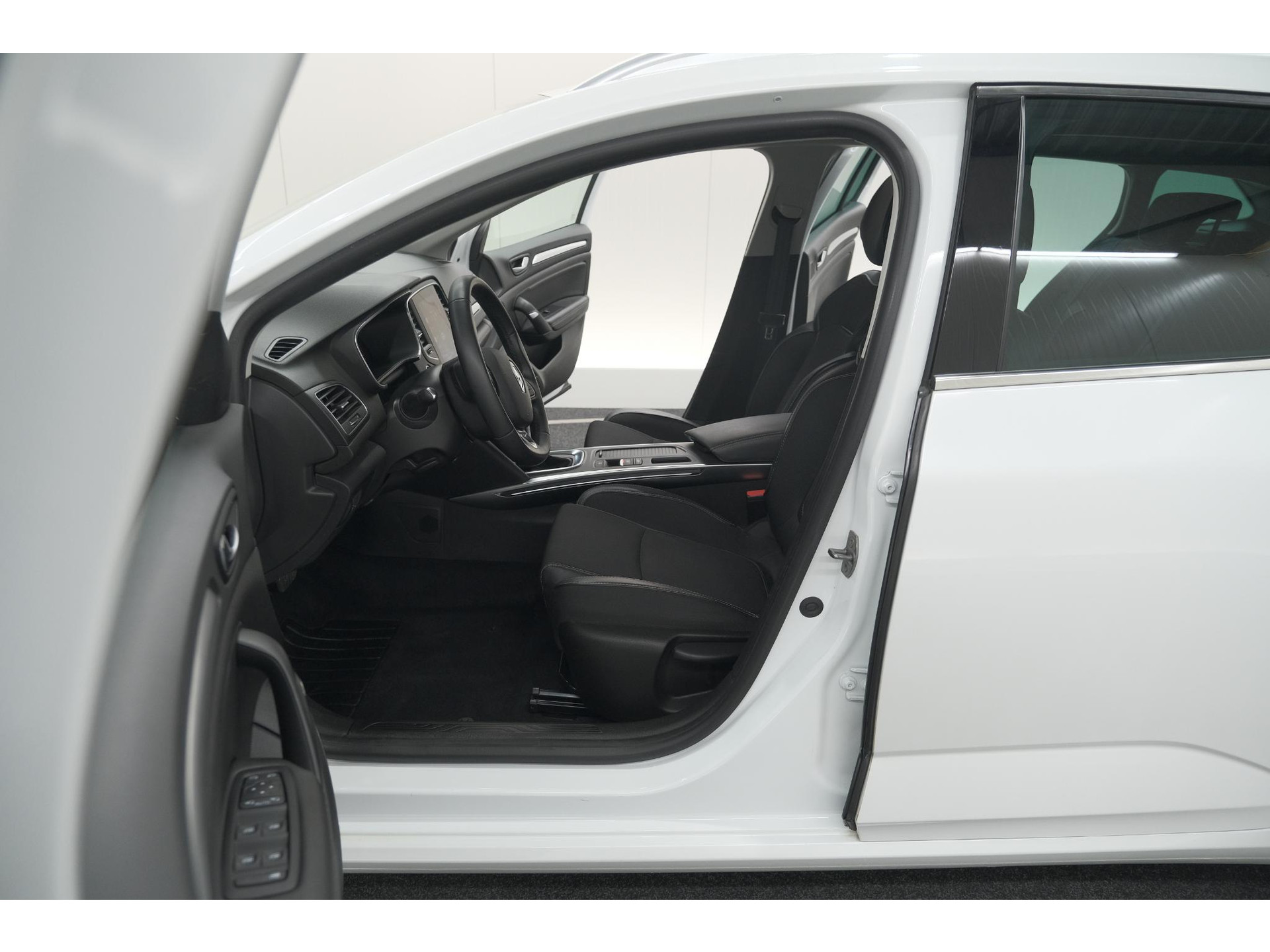 Renault Mégane Estate TCe 140 EDC Techno | Trekhaak | Camera | Navigatie | 9.3 Inch Groot Scherm