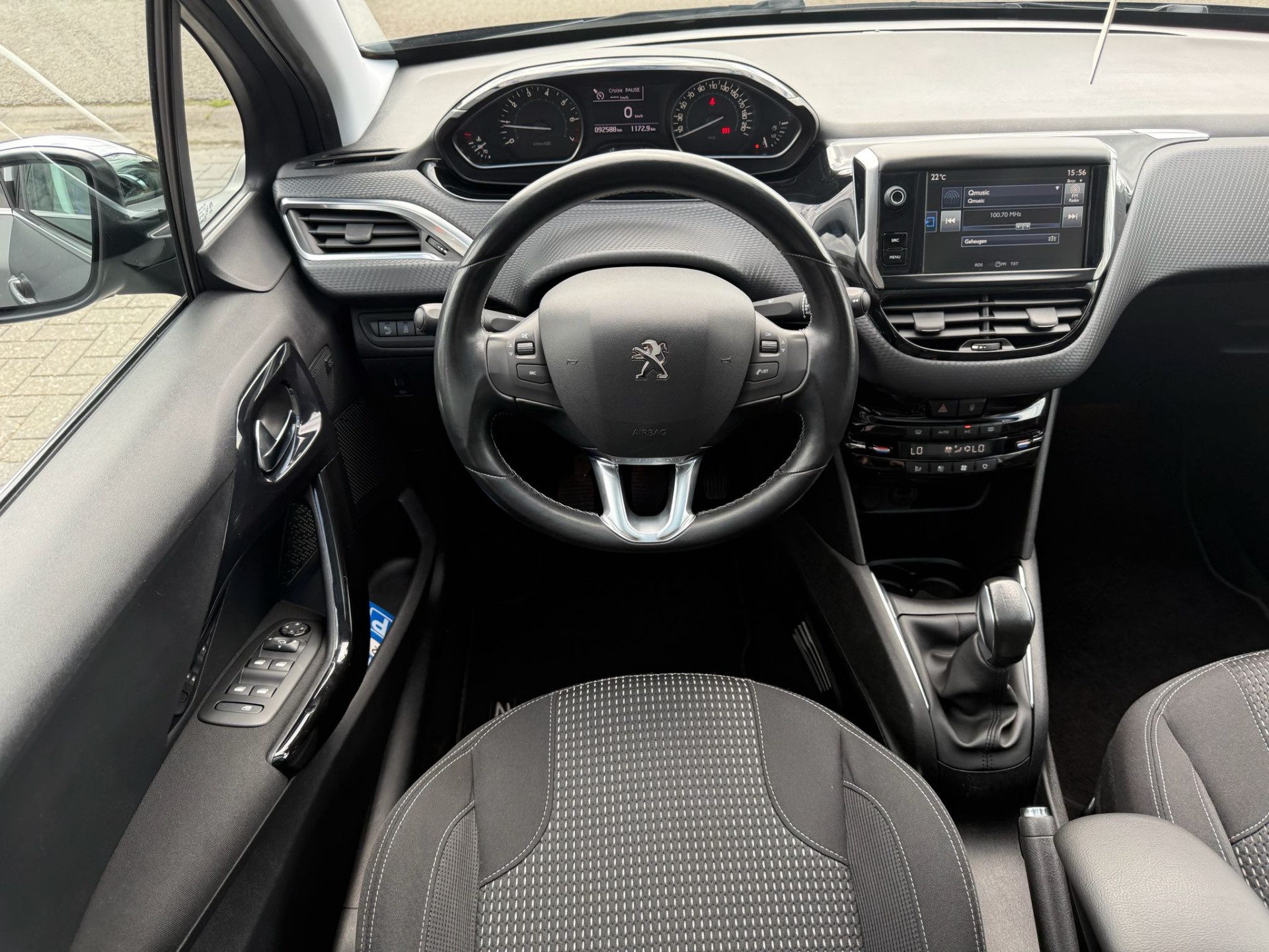 Peugeot 208 1.2 110PK Allure | 2E EIGENAAR | 3/6/12MND GARANTIE | PANO | DAB | CARPLAY | NAVI | CRUISE | JBL | AIRCO | TREKHAAK | MAT |