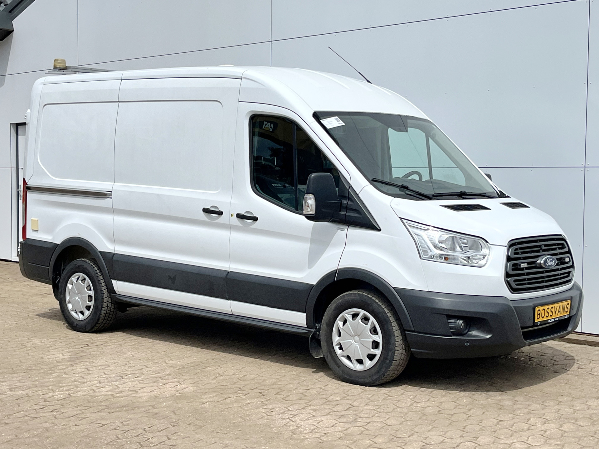 Ford Transit 2.0 TDCI 130PK L2H2 Airco Cruise Control Parkeersensoren Stoelverwarming Zwaailampen Kastwand Inbouw