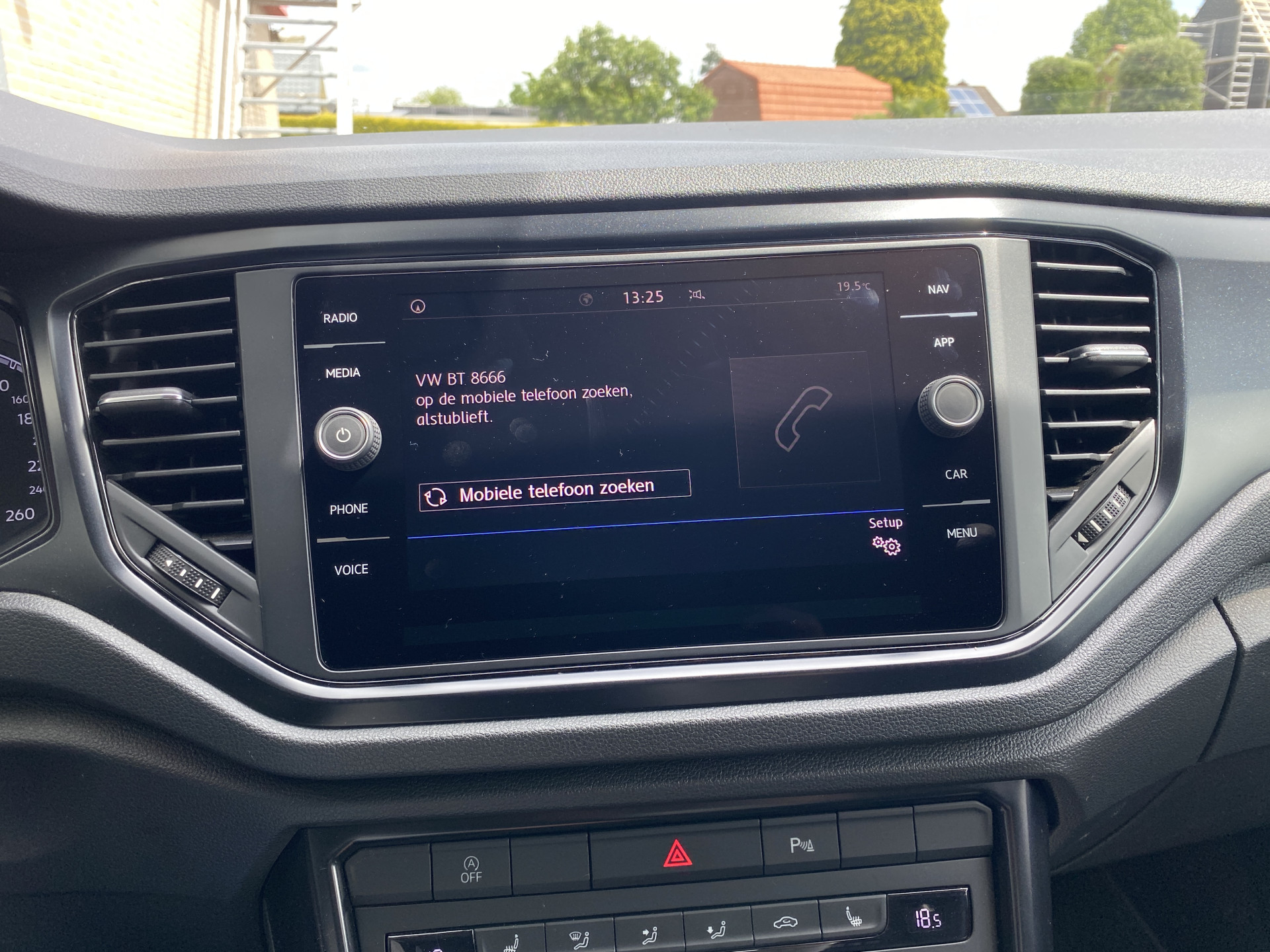 Volkswagen T-Roc 1.0 TSI Style 116 pk | adaptieve cruise control | navigatie | parkeersensoren | all season banden | climate control