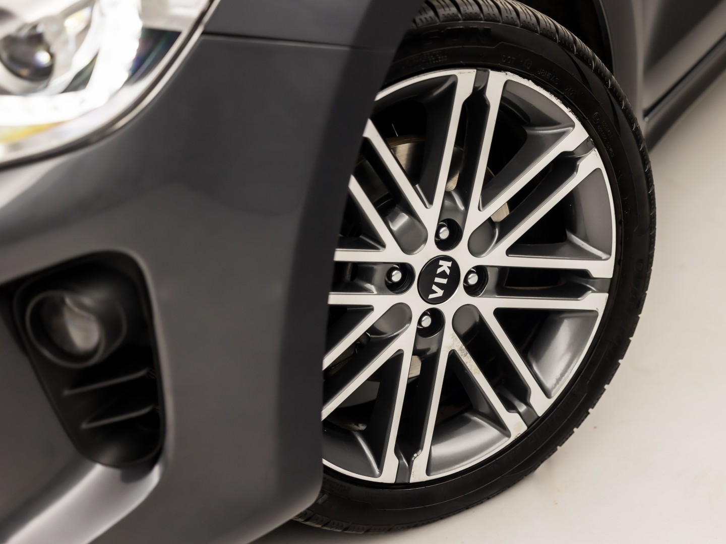 Kia Rio 1.4 DynamicLine Sport Automaat (STUUR/STOELVERWARMING, GETINT GLAS, CAMERA, SPORTSTOELEN, LM VELGEN, ELEK PAKKET, NIEUWSTAAT)