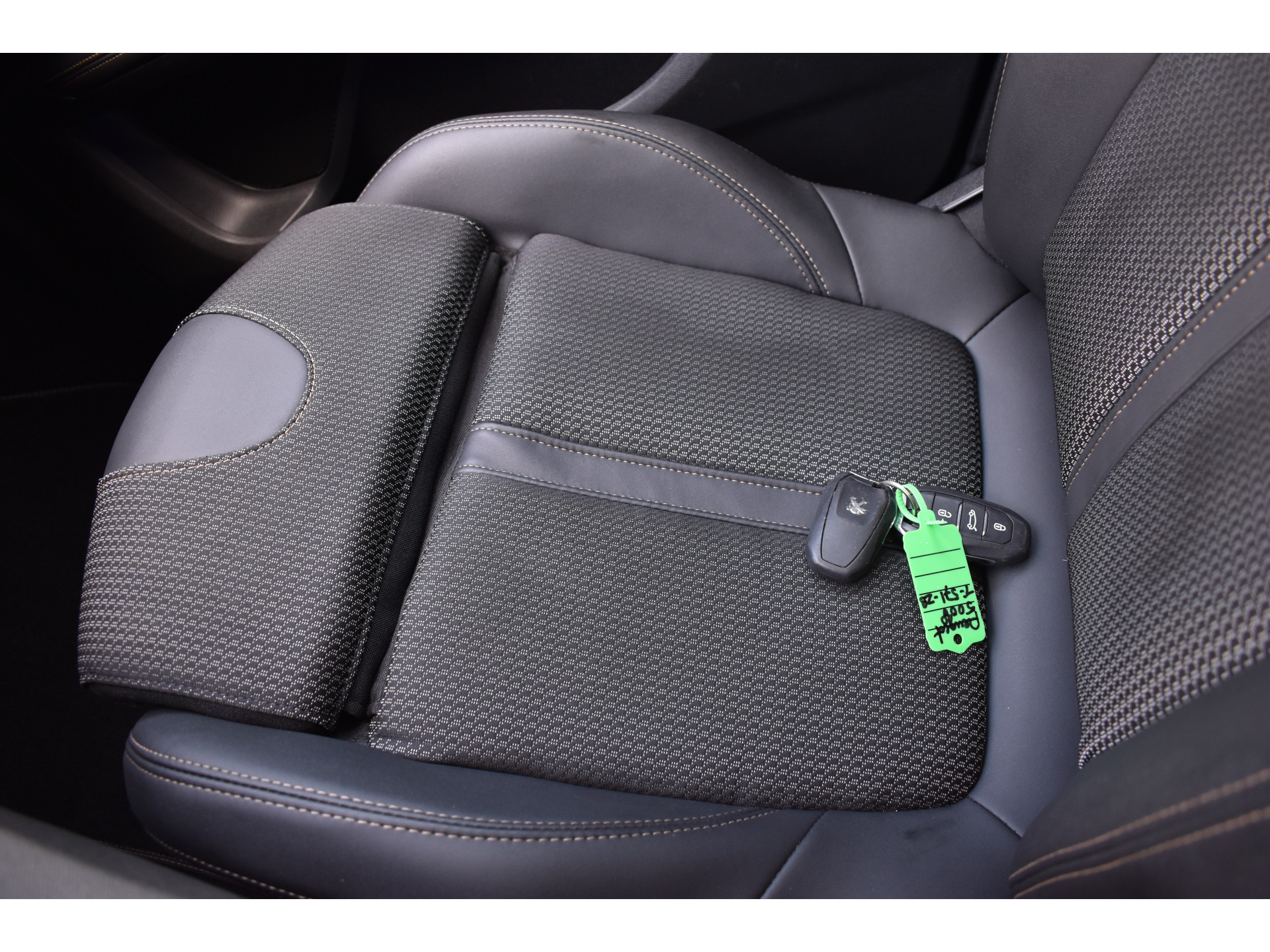Peugeot 5008 1.2 GT 7-persoons Pano Automaat Navi