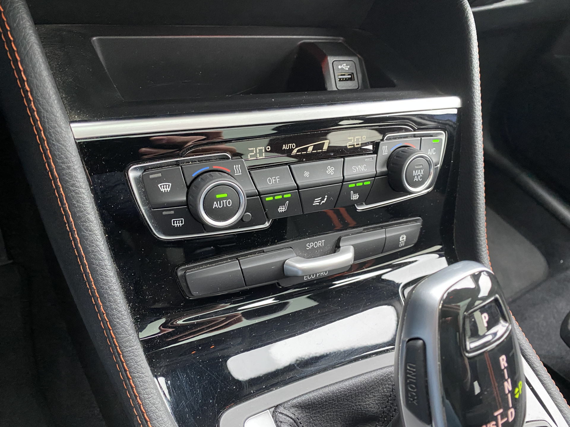 BMW 2-serie Active Tourer 220i High Executive Edition 192 pk M-sport AUT. | dealer onderhouden | navigatie | trekhaak | panoramadak