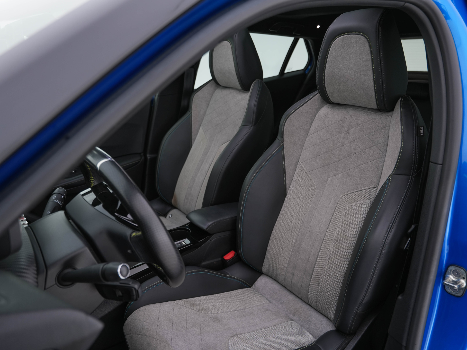 Peugeot e-2008 EV GT 50 kWh {SOH-91%} (INCL-BTW) Aut. *PANO | ADAPT.CRUISE | DIGI-COCKPIT | FULL-LED | BLIS | KEYLESS | MICROFIBRE-LEATHER | CAMERA | CARPLAY | CCS-FASTLOADER | DAB+ | NAVI-FULLMAP | ECC | PDC | SPORT-SEATS | ...