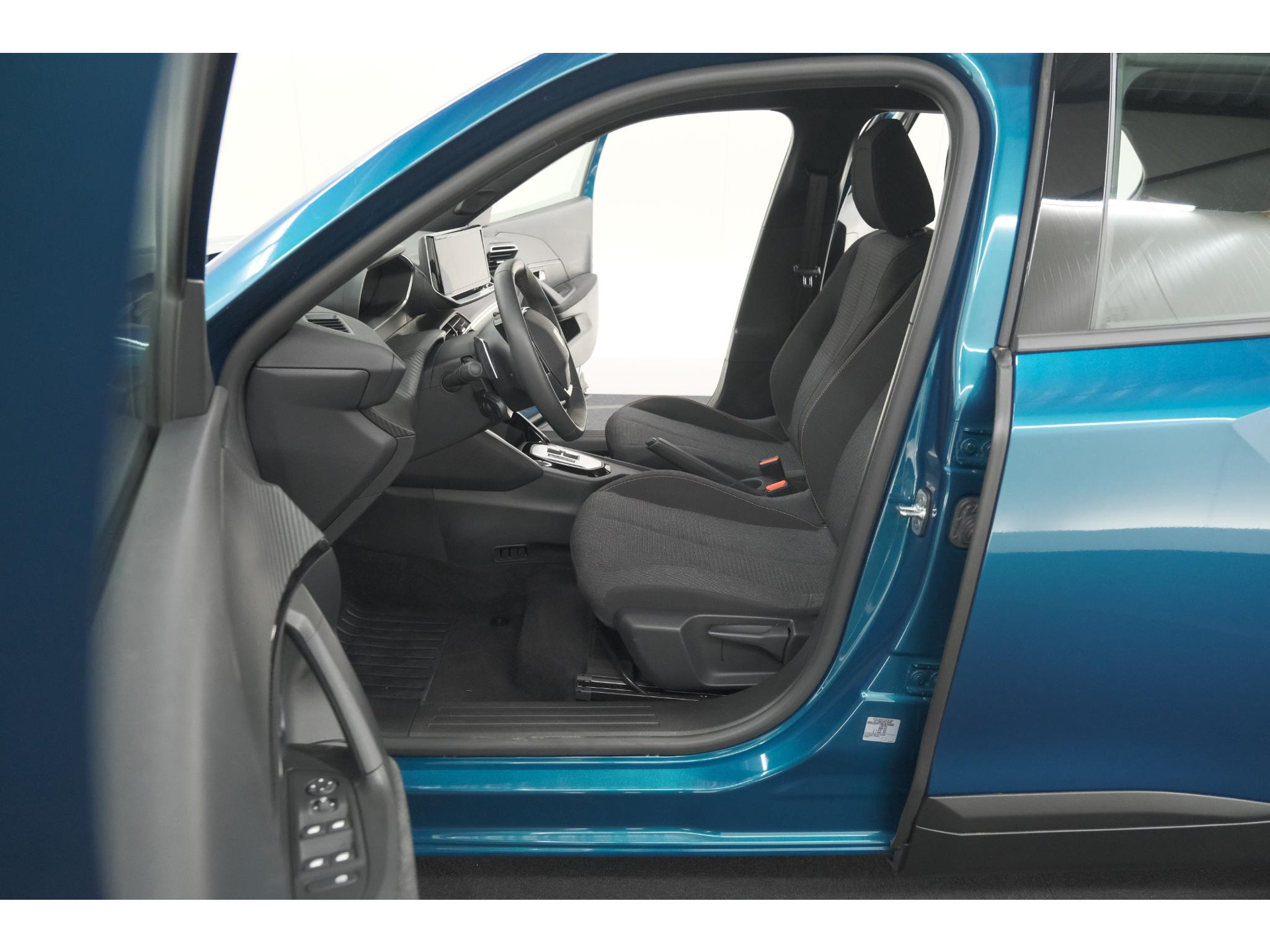 Peugeot 2008 Hybrid 136 e-DCS6 Style | Apple Carplay | Parkeersensoren | Climate control