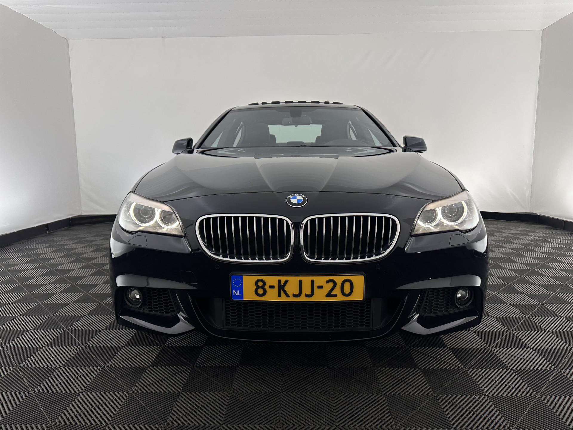 BMW 5-serie 520i M-Sportpack High Executive Aut. *PANO | LEATHER | XENON | HARMAN/KARDON | HEATED-SPORTSEATS | NAVI-FULLMAP | PRIVACY-GLASS | SHIFTPADDLES | ECC | PDC | CRUISE | 18''ALU*