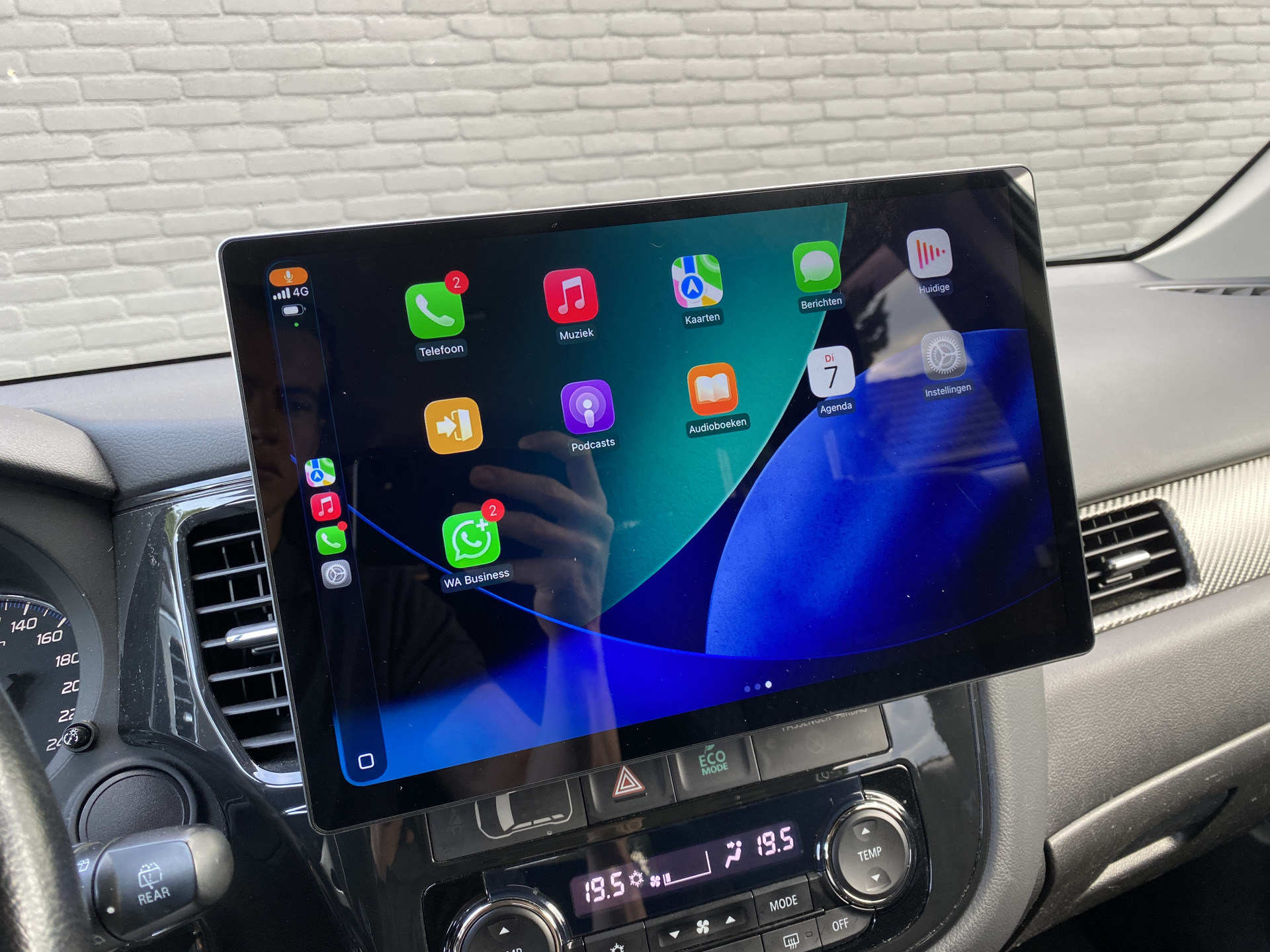 Mitsubishi Outlander 2.0 Intense 150 pk AUT. | dealer onderh. | lichtmetaal 18 inch | trekhaak | cruise control | apple carplay - android