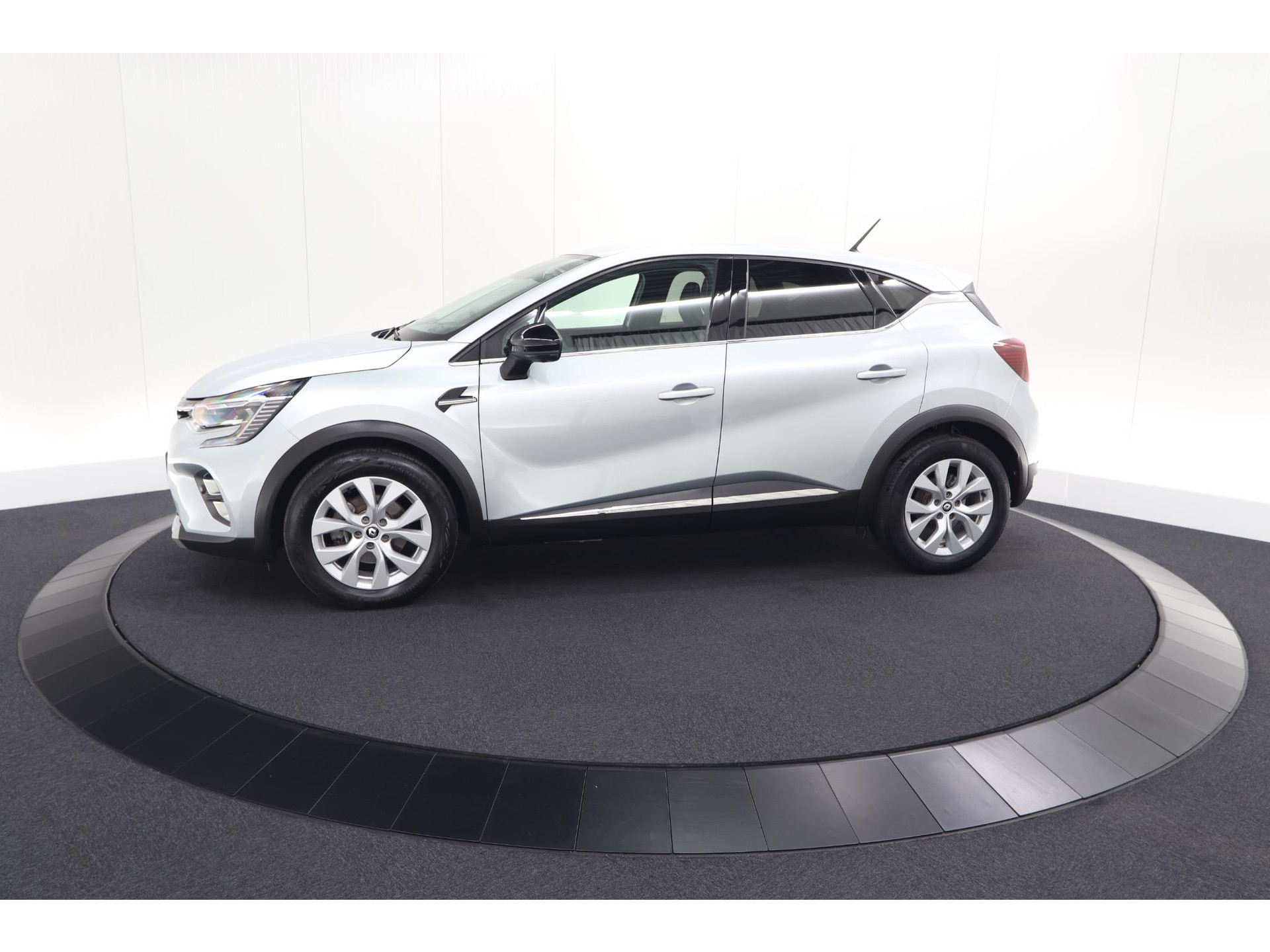Renault Captur 1.6 E-Tech full hybrid 145 techno | Camera | Parkeersensoren | Climate control | Keyless