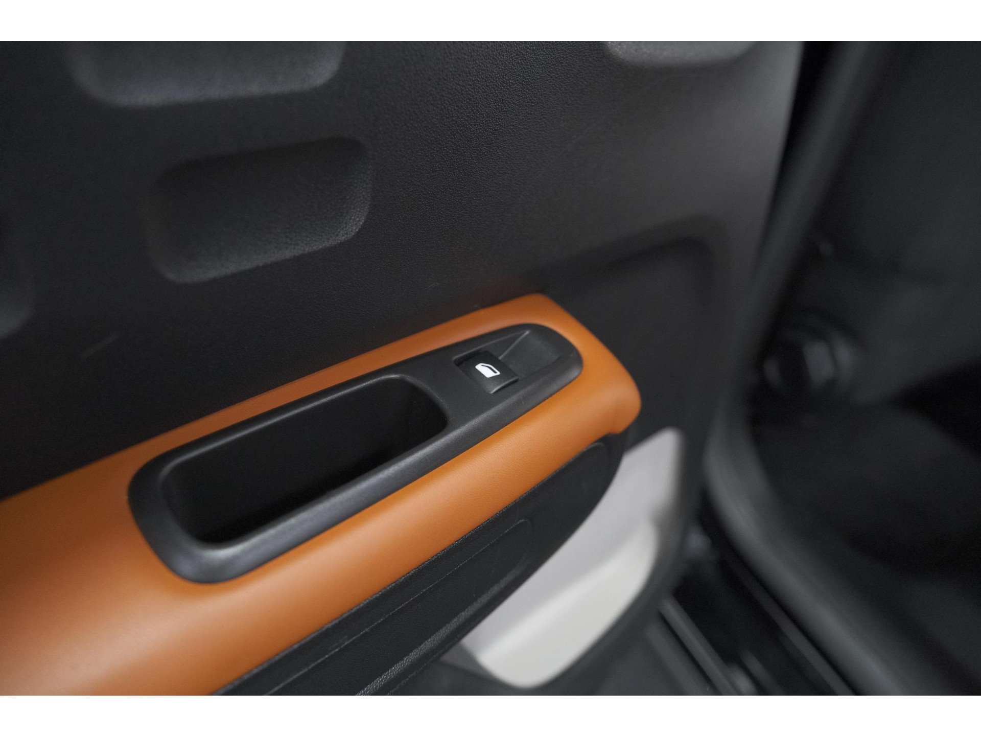 Citroen C3 PureTech 110 S&S Shine | Trekhaak | Parkeersensoren | Navigatie | Apple Carplay