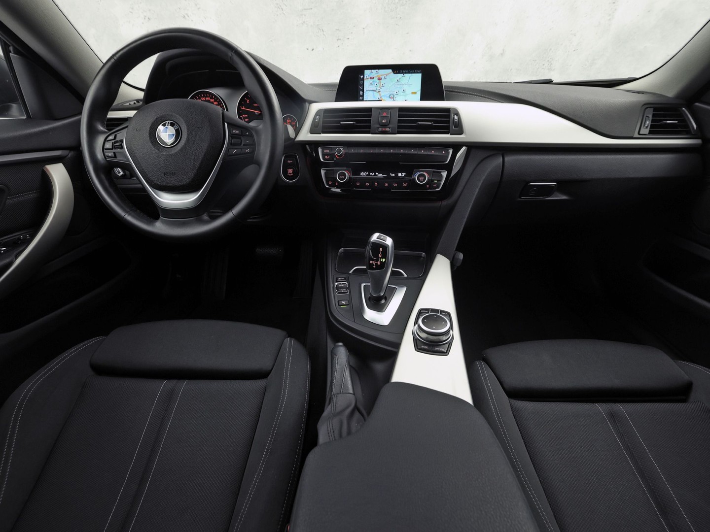 BMW 4-Serie Gran Coupe 418i Executive Sport Black Pack Automaat (NAP, DEALER ONDERHOUDEN, NAVIGATIE, CLIMATE, SPORTSTOELEN, PARKEERSENSOREN, CRUISE, FLIPPERS, NIEUWE APK, NIEUWSTAAT)