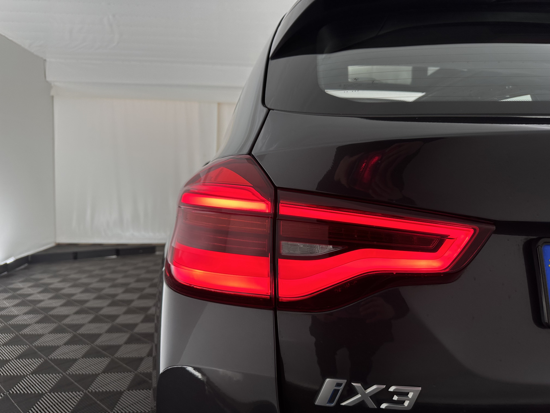 BMW iX3 High Executive 80 kWh [ 3-Fase-11kW ] {SOH-99%} (INCL-BTW) Aut. *HEATPUMP | PANO | LEATHER | HARMAN/KARDON | FULL-LED | BLINDSPOT | MEMORY-PACK | DIGI-COCKPIT | HEATED-SPORTSEATS | KEYLESS | TOPVIEW | DAB+ | NAVI-FULLMAP | HEAD-UP | ...