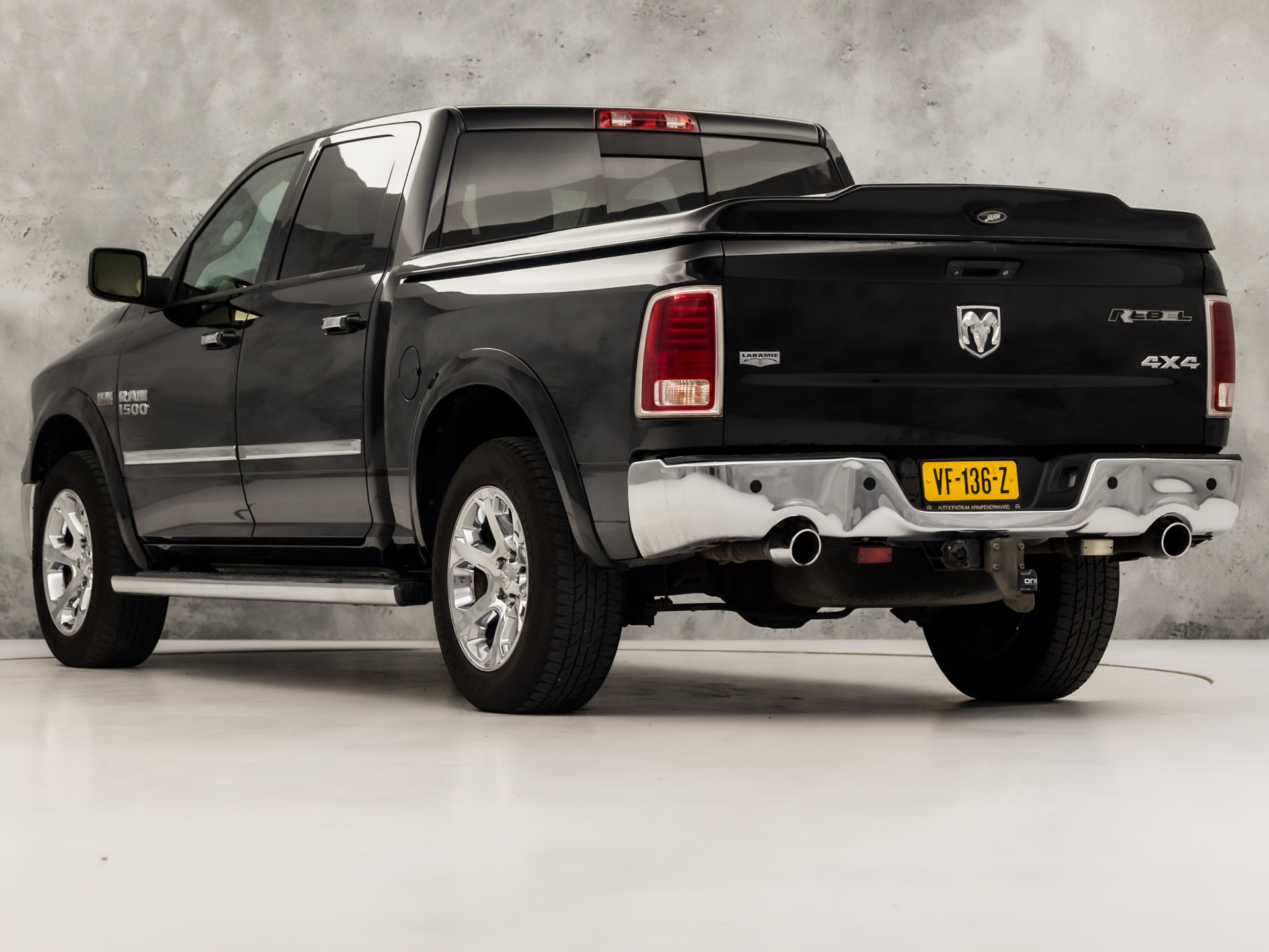 Dodge Ram 5.7 V8 4x4 Quad Cab 6'4 402Pk Automaat (MARGE, SCHUIFDAK, LUCHTVERING, STOELKOELING/VERWARMING, NAVIGATIE, CAMERA, LEDER, MEMORY SEATS, TREEPLANKEN, TREKHAAK, KEYLESS, GETINT GLAS, NIEUWE APK, NIEUWSTAAT)