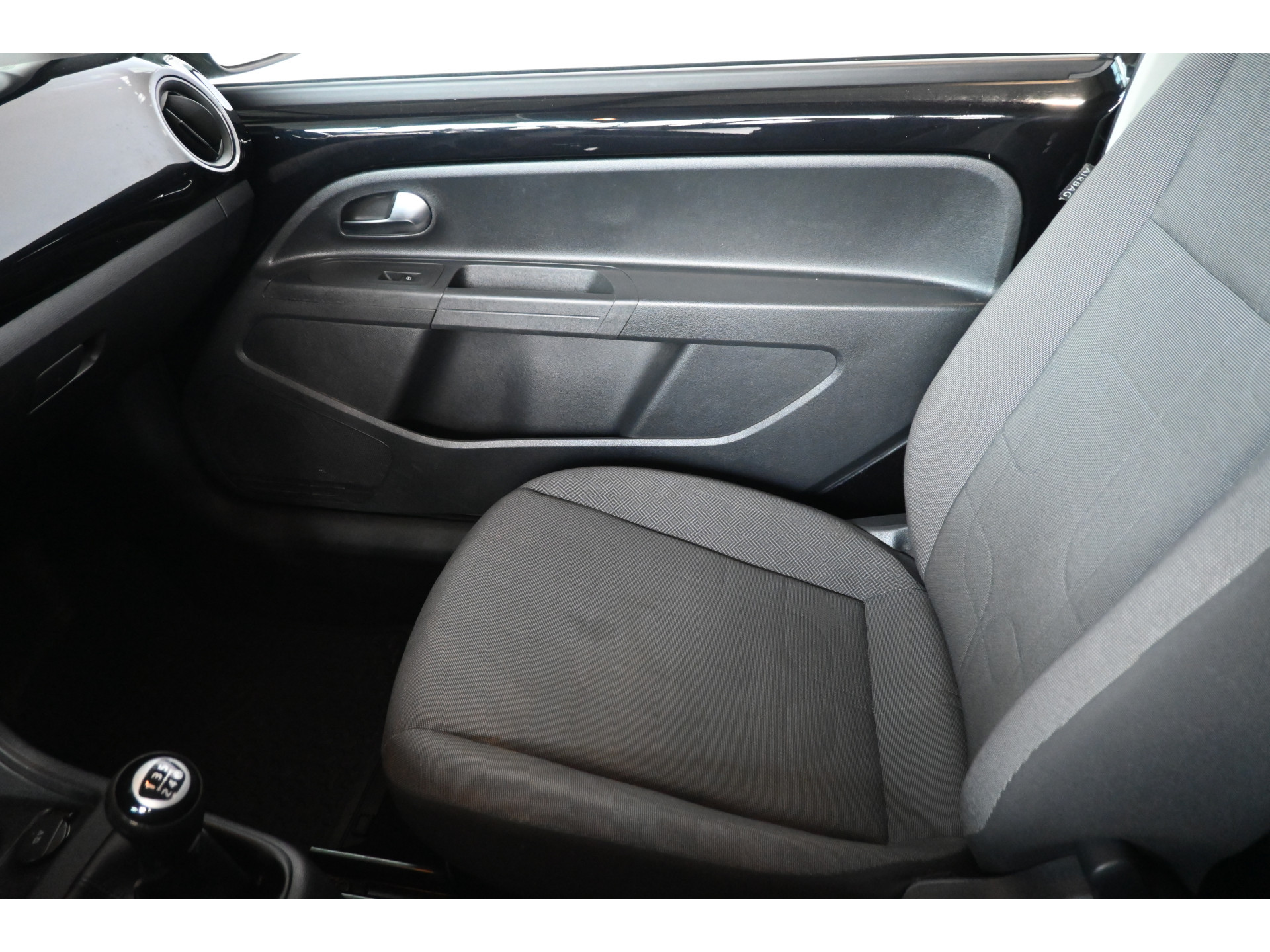 Volkswagen Up! 1.0 move up! Airco Stoelverwarming Goed Onderhouden! Inruil Mogelijk!